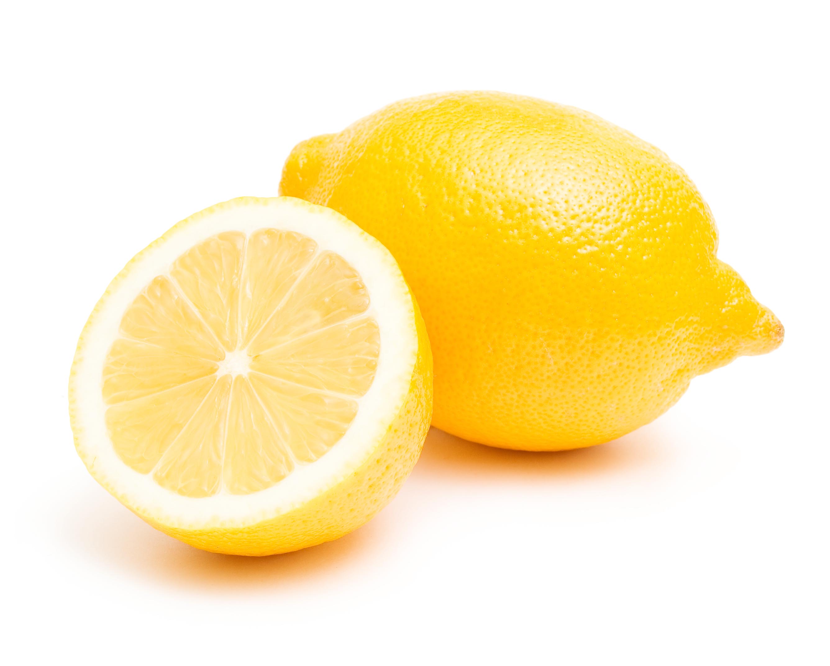 Лемон. Лимон. Лимон на белом фоне. Полтора лимона. Лимон без косточек.
