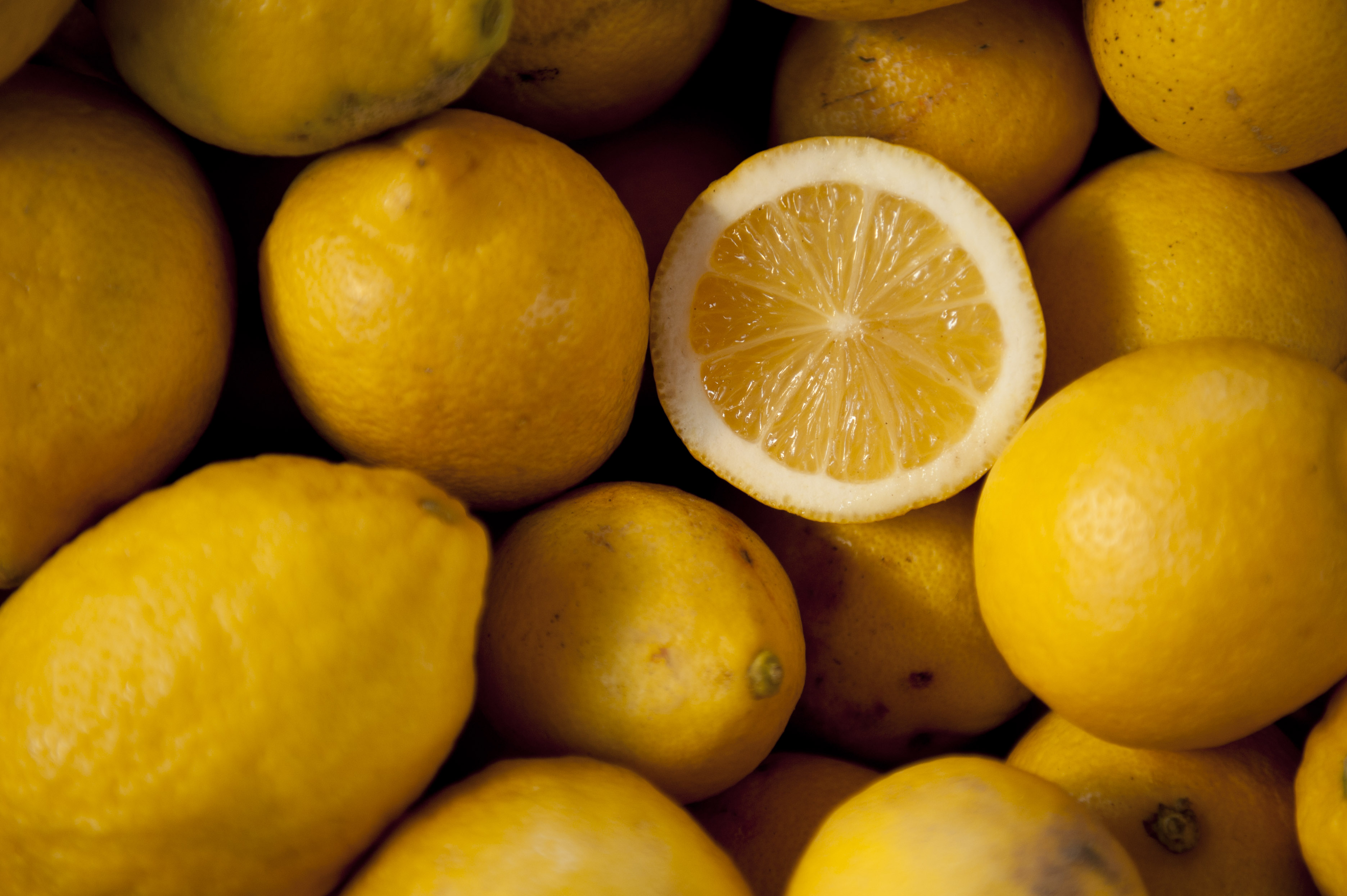 Lemon Water Benefits - 20 Reasons To Add To Your Morning Routine ...