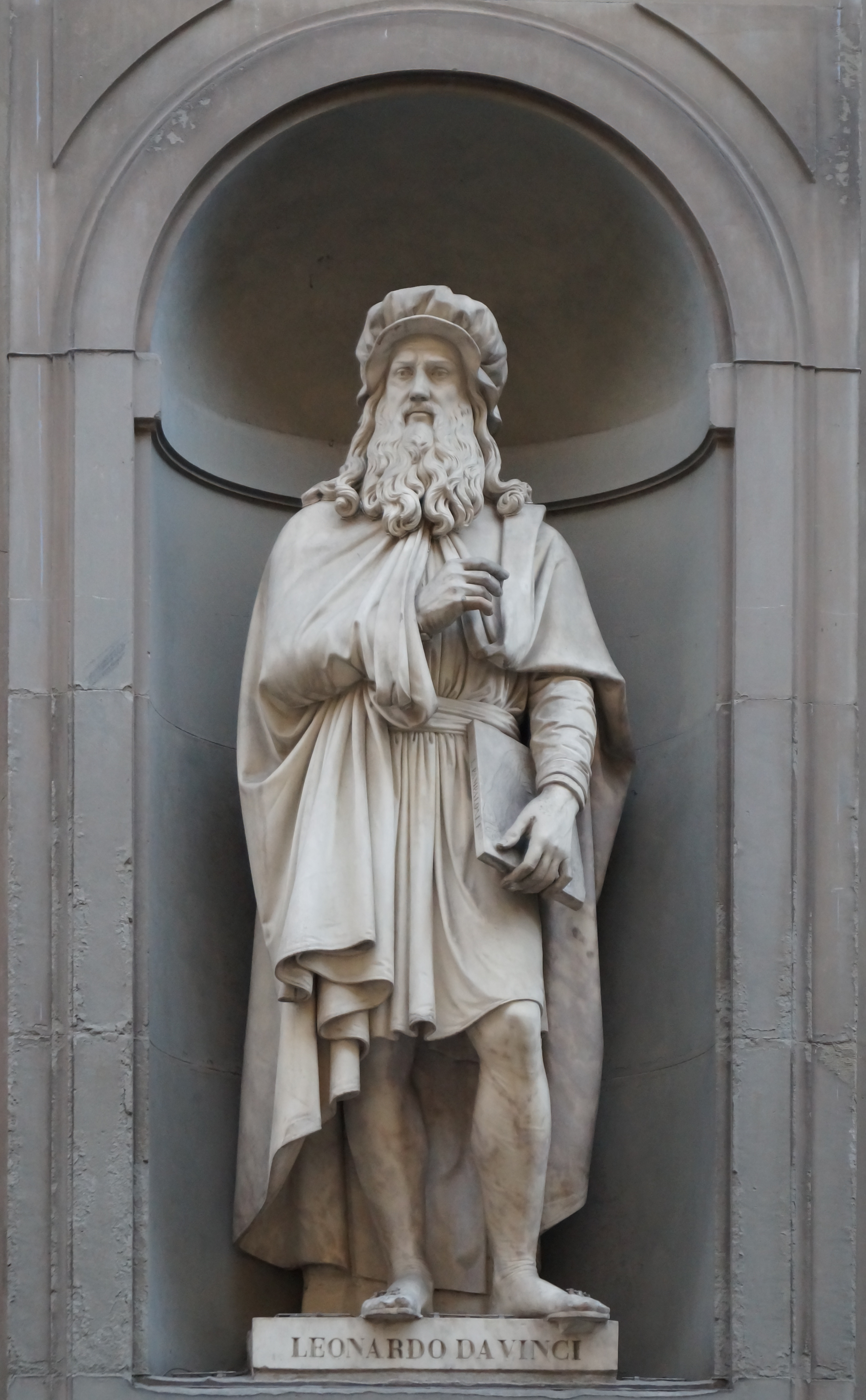 File:Statue of Leonardo da Vinci in Florence.jpg - Wikimedia Commons