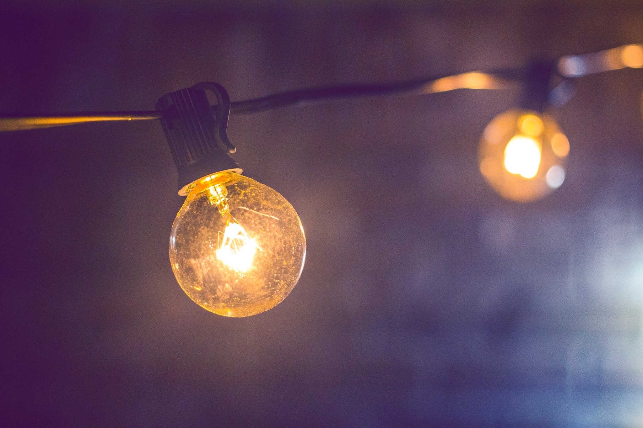 Shallow Focus Photography of Yellow String Light · Free Stock Photo