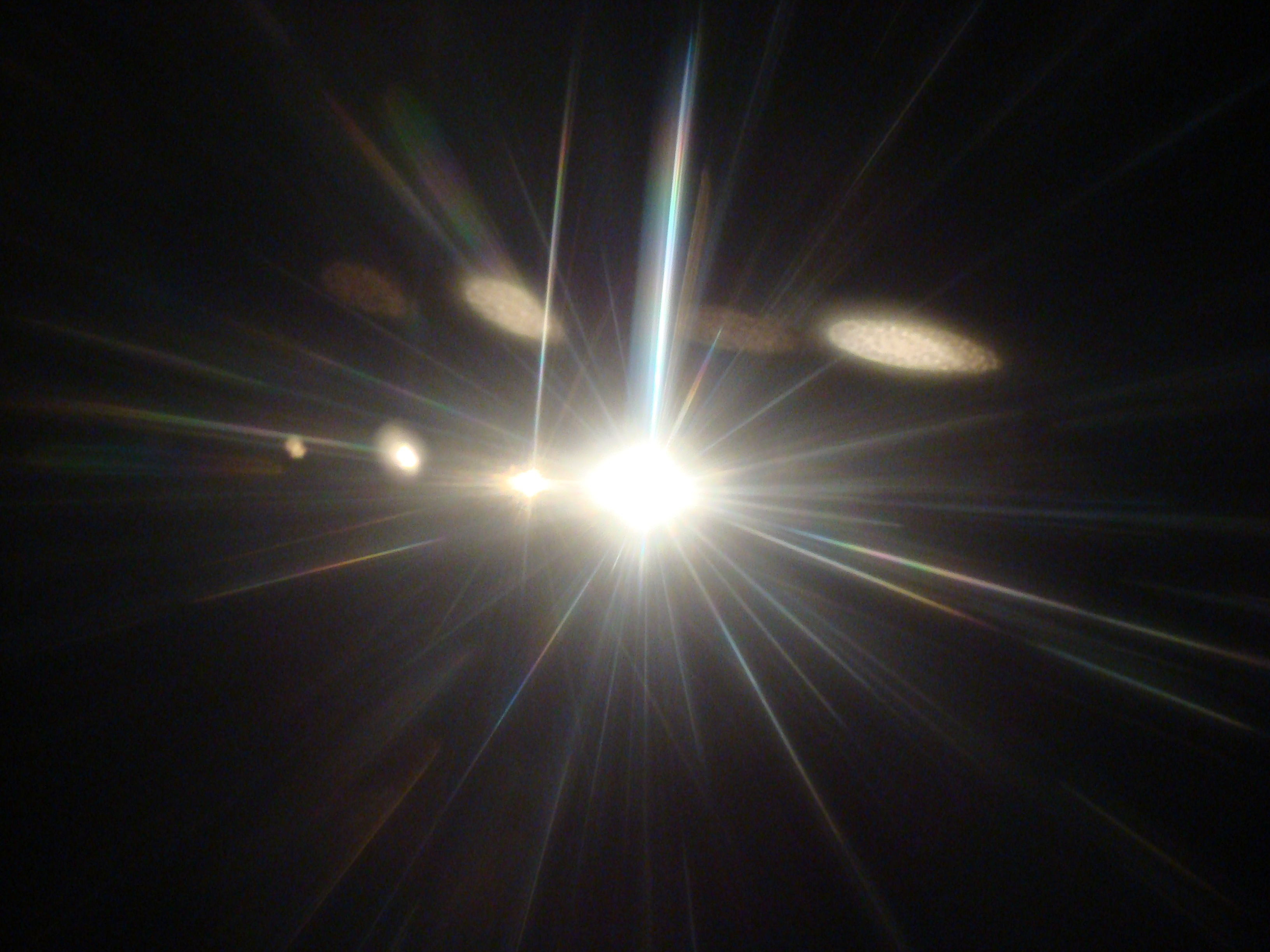 File:Light shining2.JPG - Wikimedia Commons