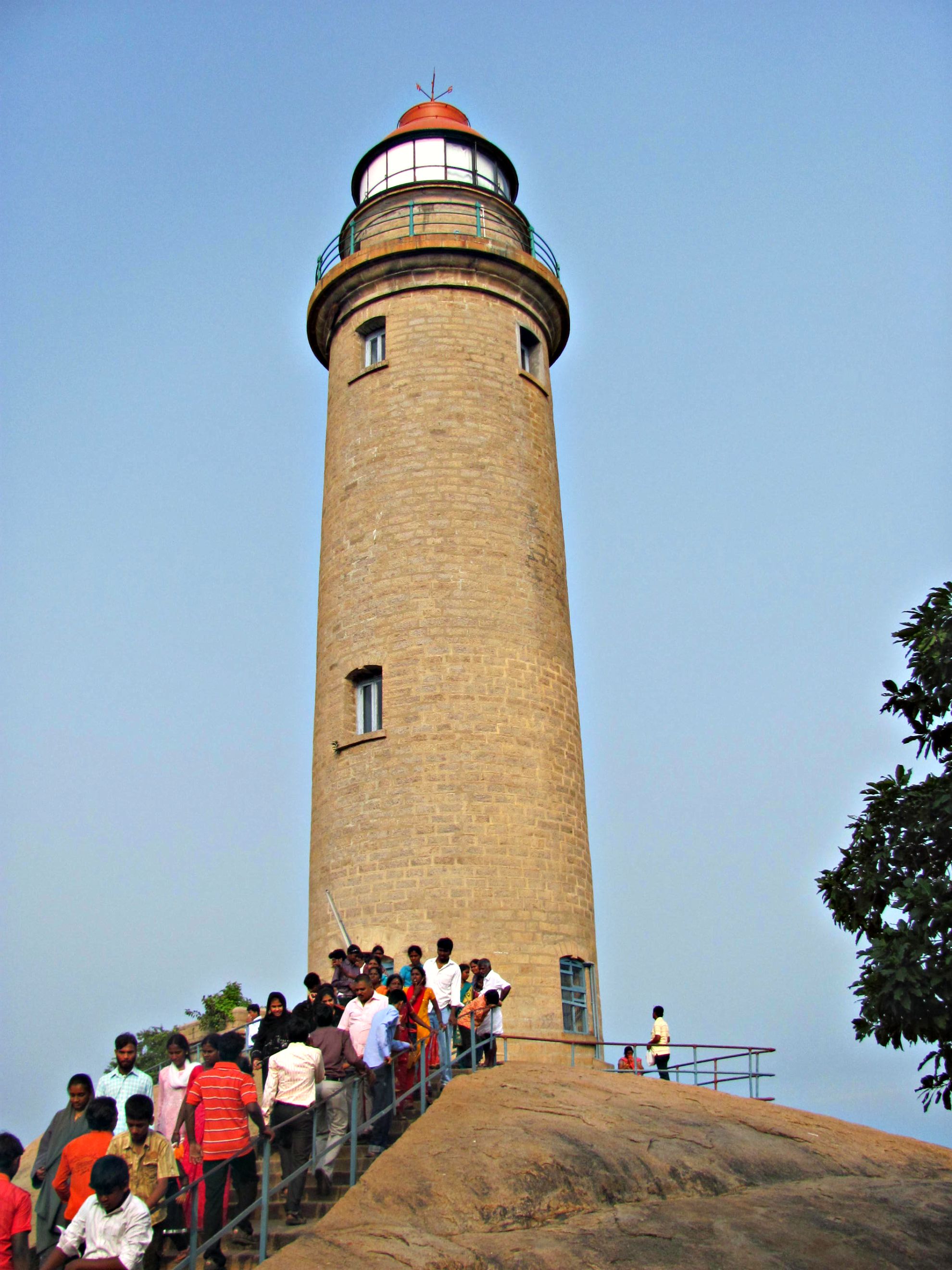 File:Mahabalipuram Lighthouse (5327274818).jpg - Wikimedia Commons