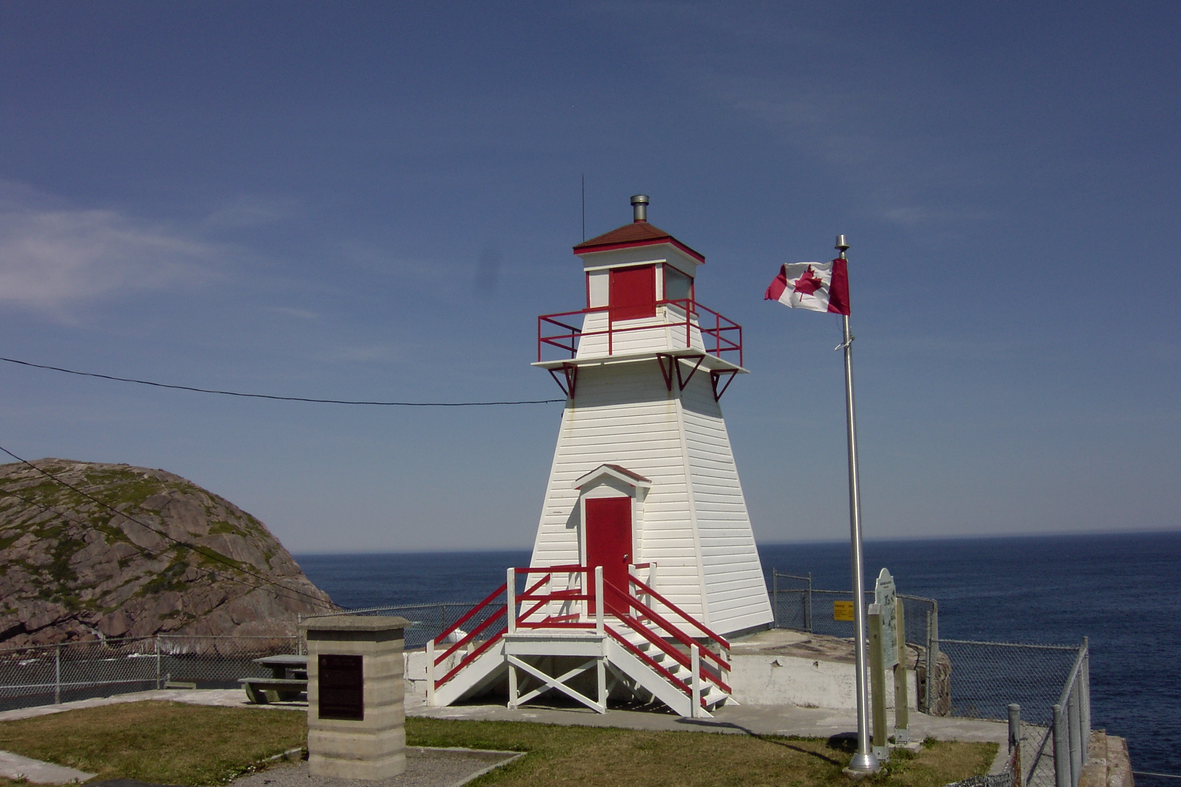 File:Fort Amherst lighthouse, St. John's, NL.jpg - Wikimedia Commons