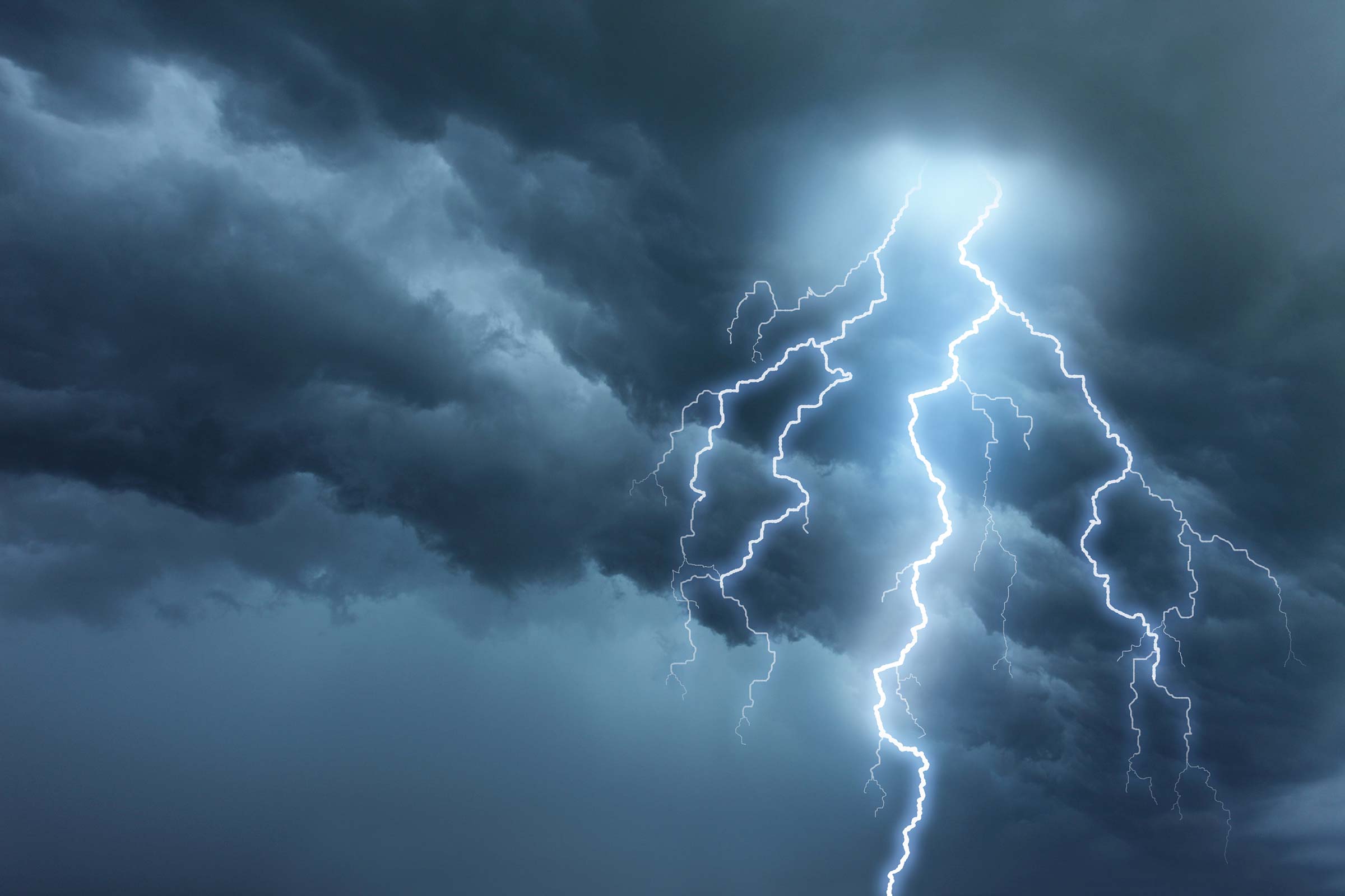 6 Weird Facts About Lightning Strikes | Reader's Digest