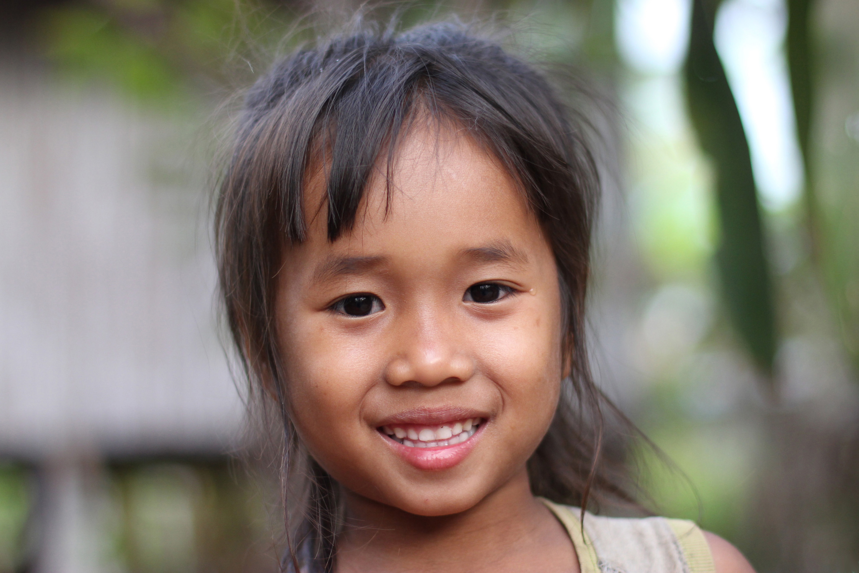 File:Little girl with white teeth from Don Det in Laos.jpg ...