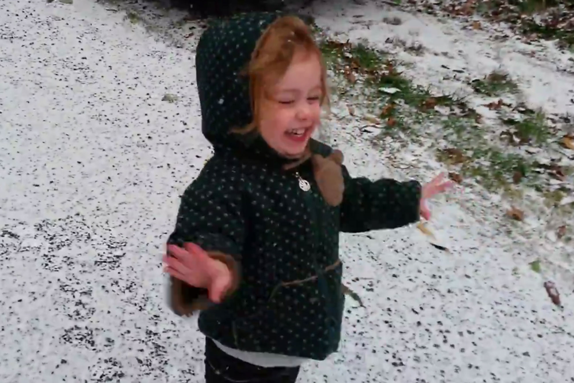 Little Girl Excitedly Experiences Her First Snowfall | PEOPLE.com
