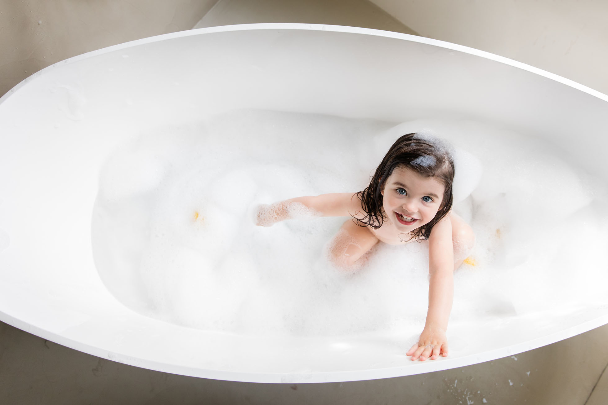 Little girl, big bath by Lisa Tichané