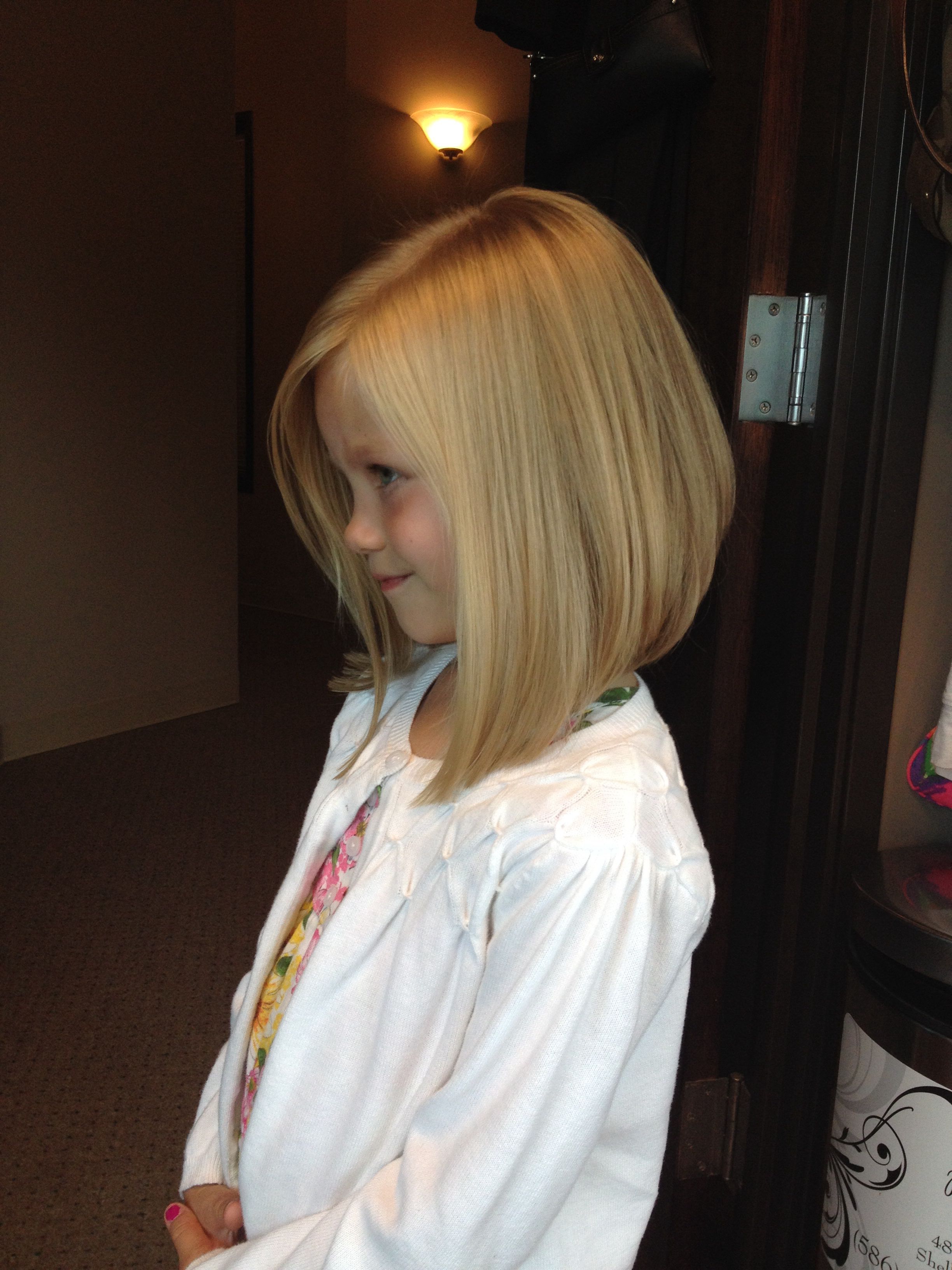 25 Belles Coupes Pour Petites Filles | Girl haircuts, Angled bobs ...