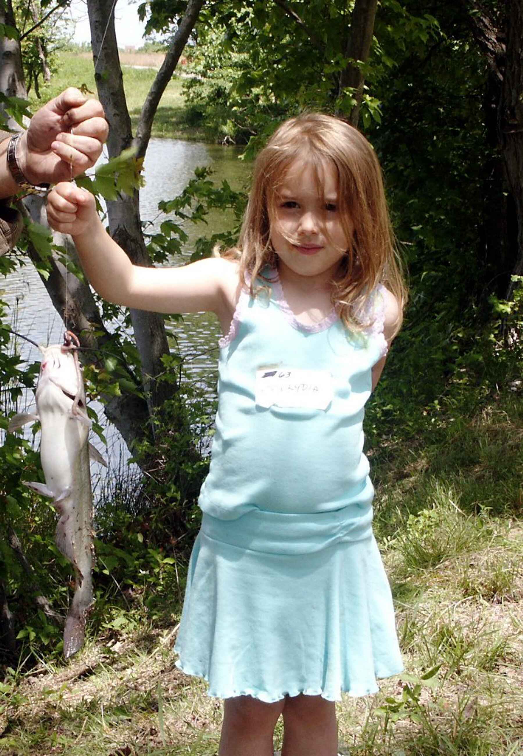 File:Cute little girl fishing.jpg - Wikimedia Commons