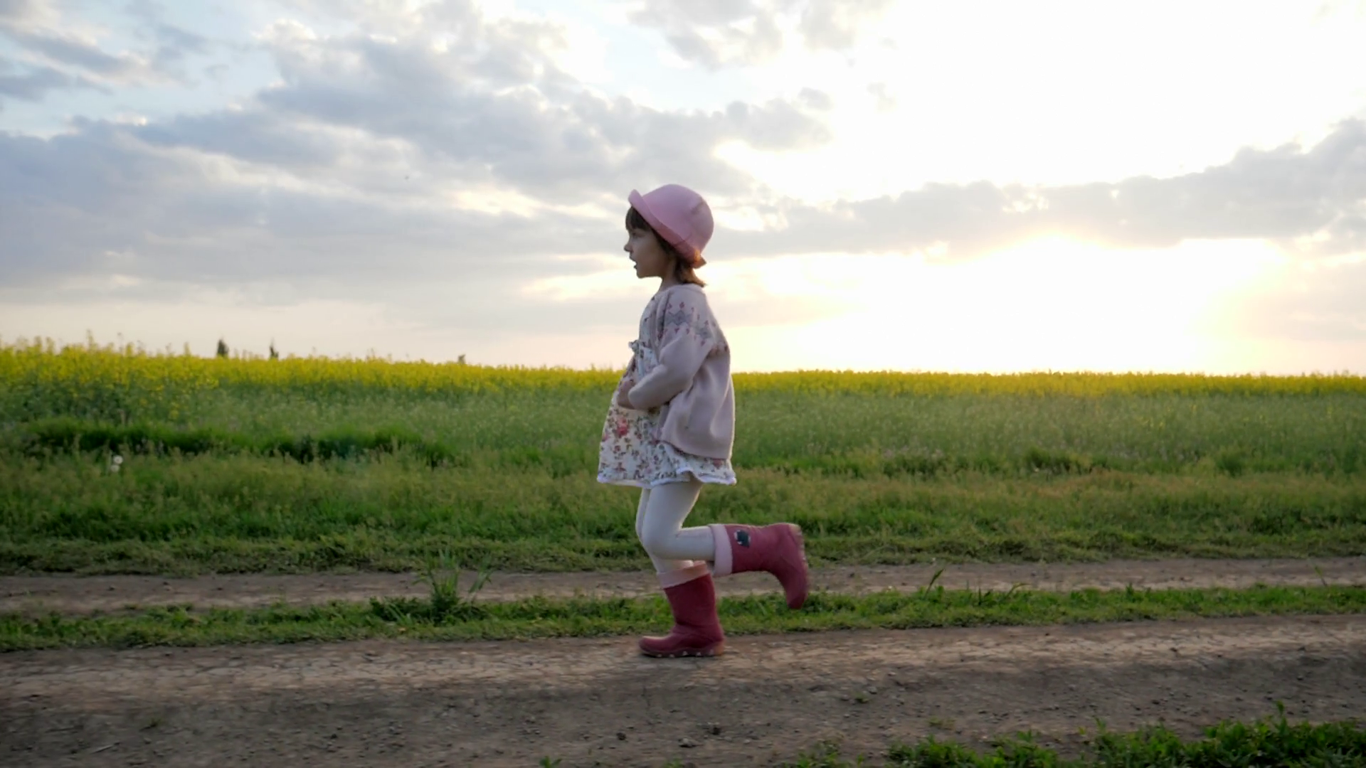 little girl runs along field road, Running child, happy kid having ...