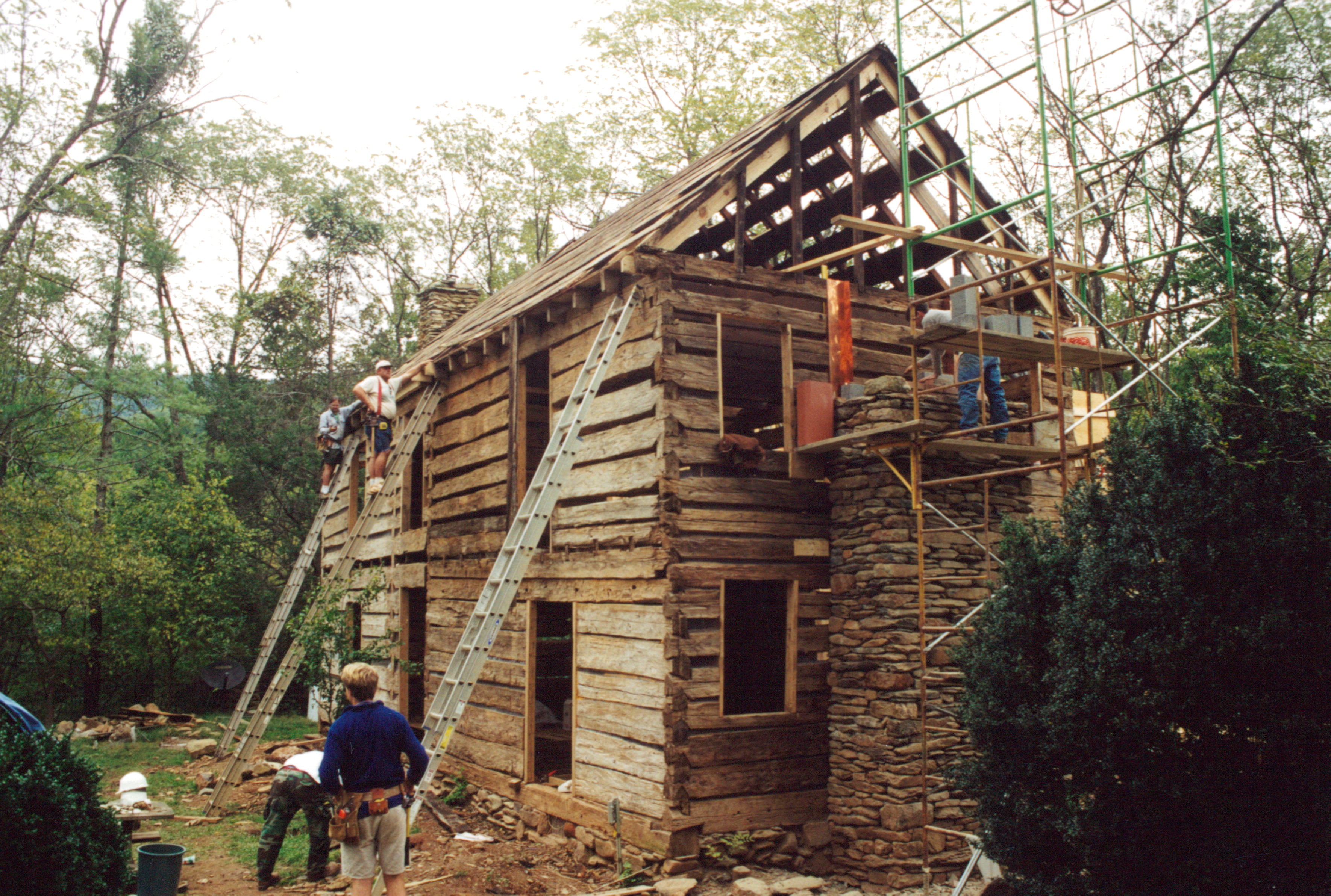 Log cabin restoration… part 10 | Handmade Houses... with Noah Bradley