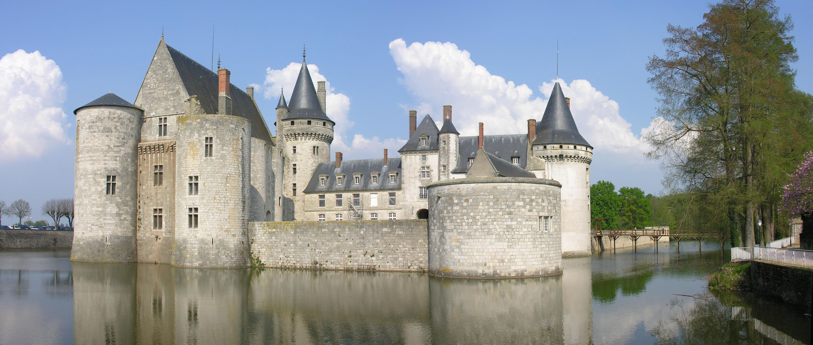 Photo: Castle of Sully sur Loire - France