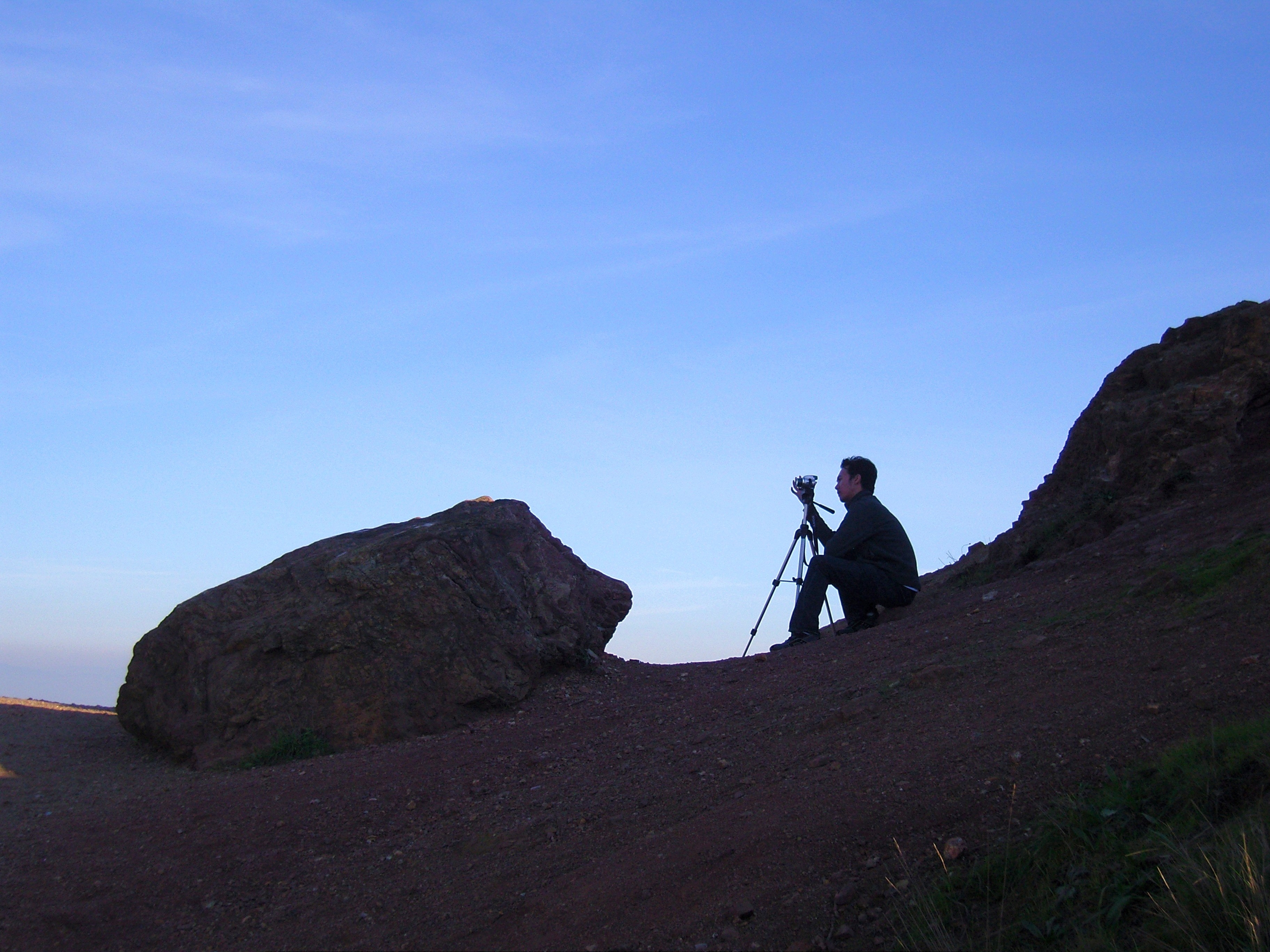 File:Lone photographer at top of Corona Heights Park.jpg - Wikimedia ...