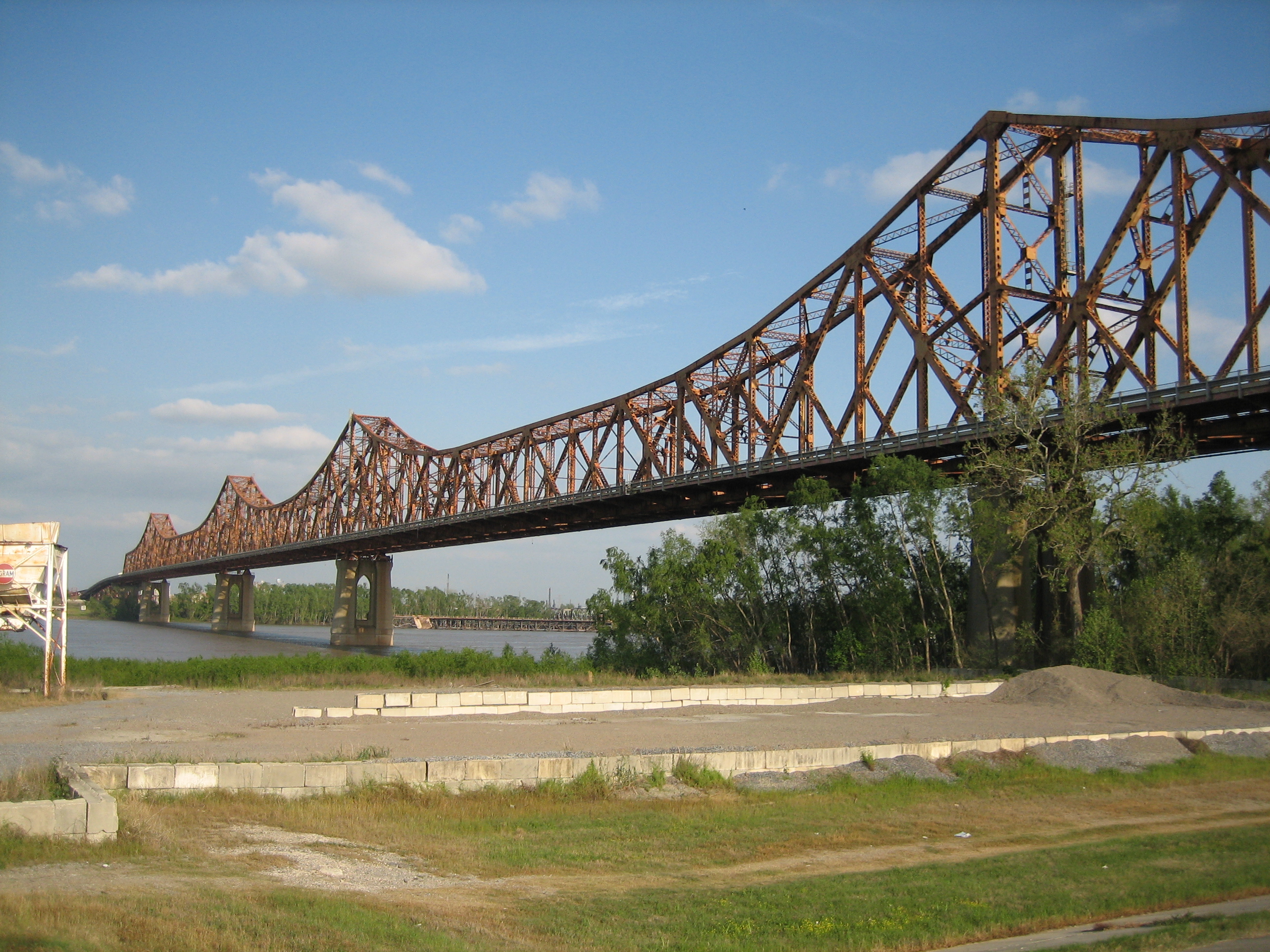File:Huey P Long Bridge Baton Rouge northwest 1.jpg - Wikimedia Commons