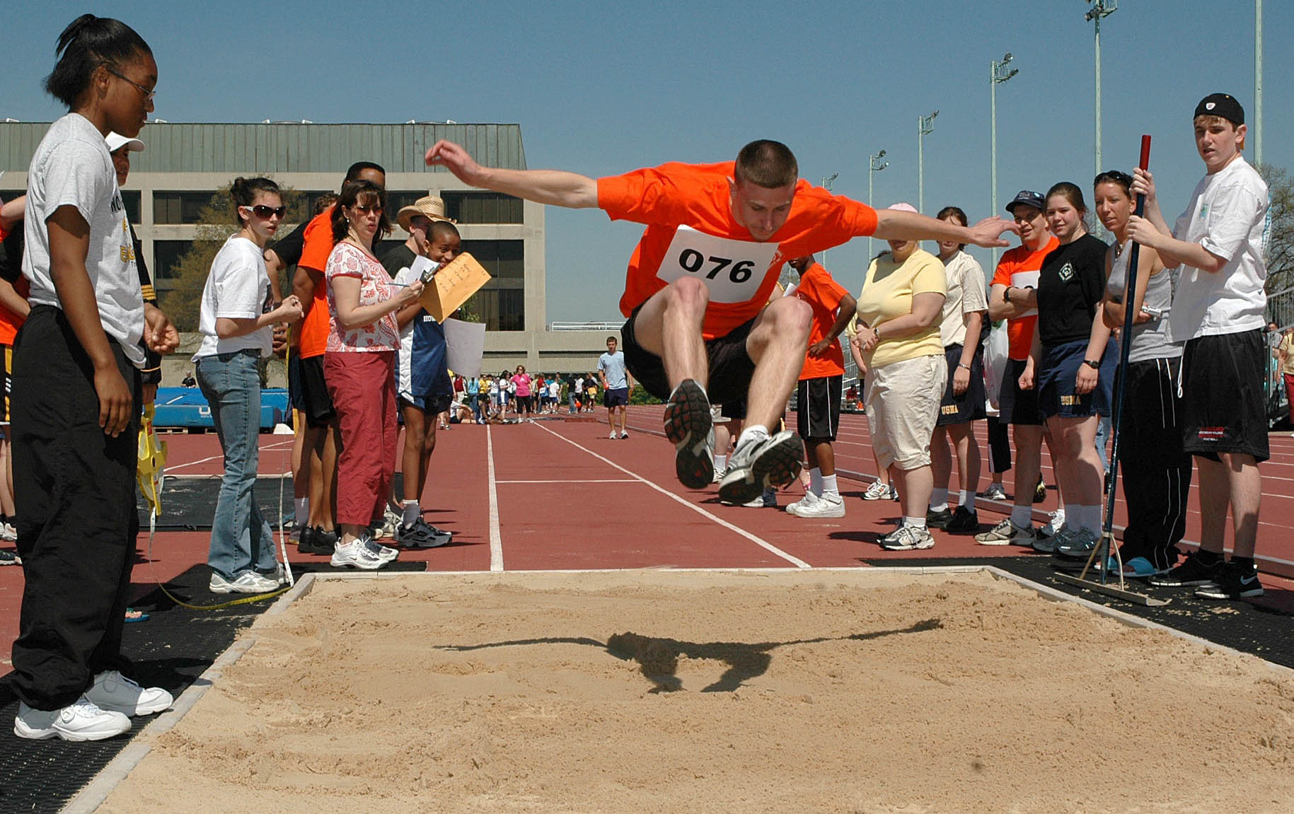 File:US Navy 070422-N-5215E-003 A Special Olympics athlete ...
