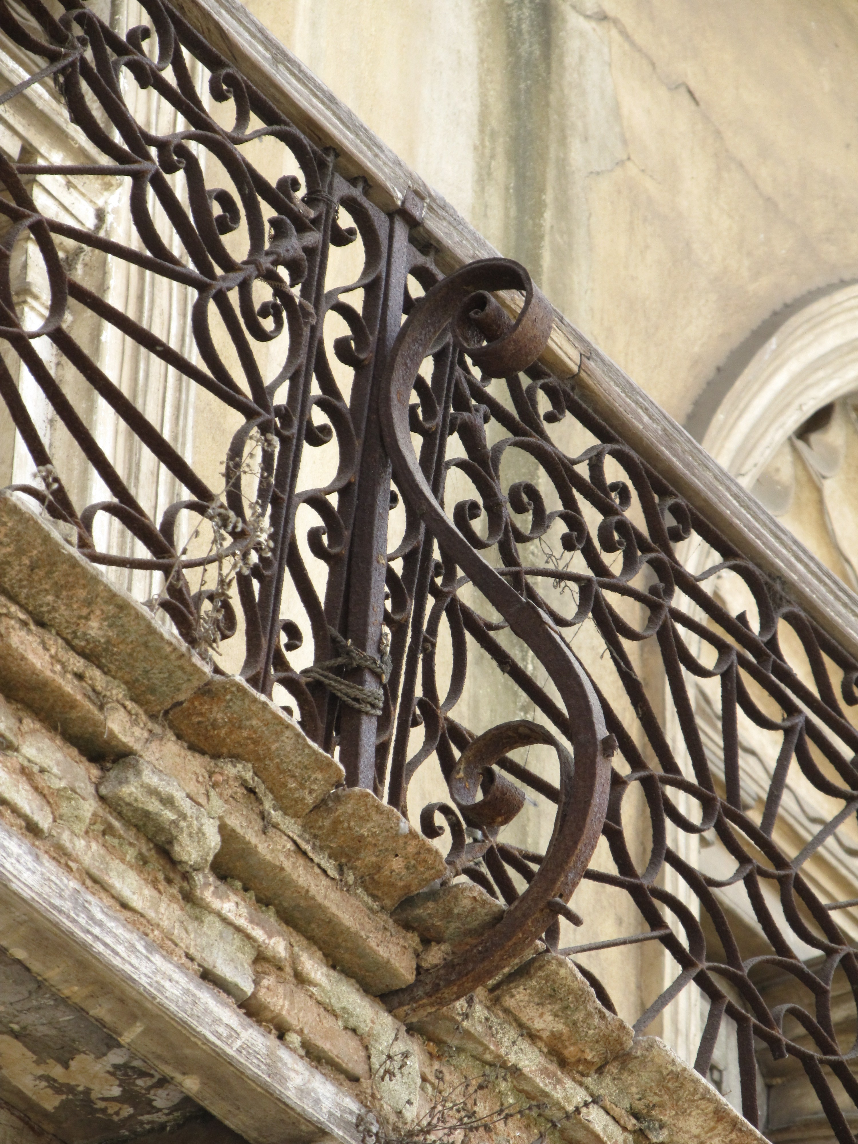 File:Long Balcony Railing - Andul Royal Palace - Howrah 2012-03-25 ...