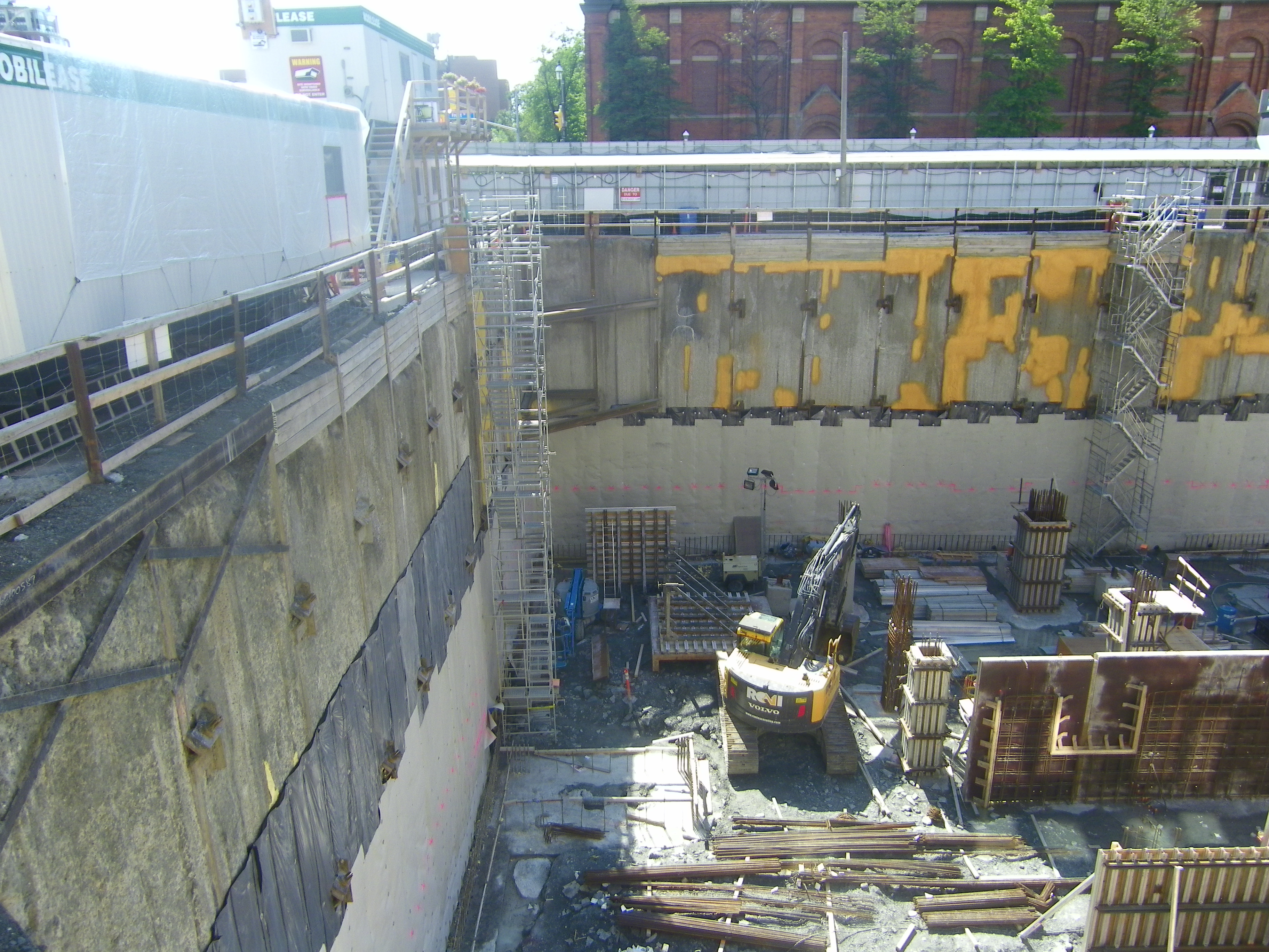 Looking west at the excavation of the new globe and mail building, 2014 09 14 (15) photo