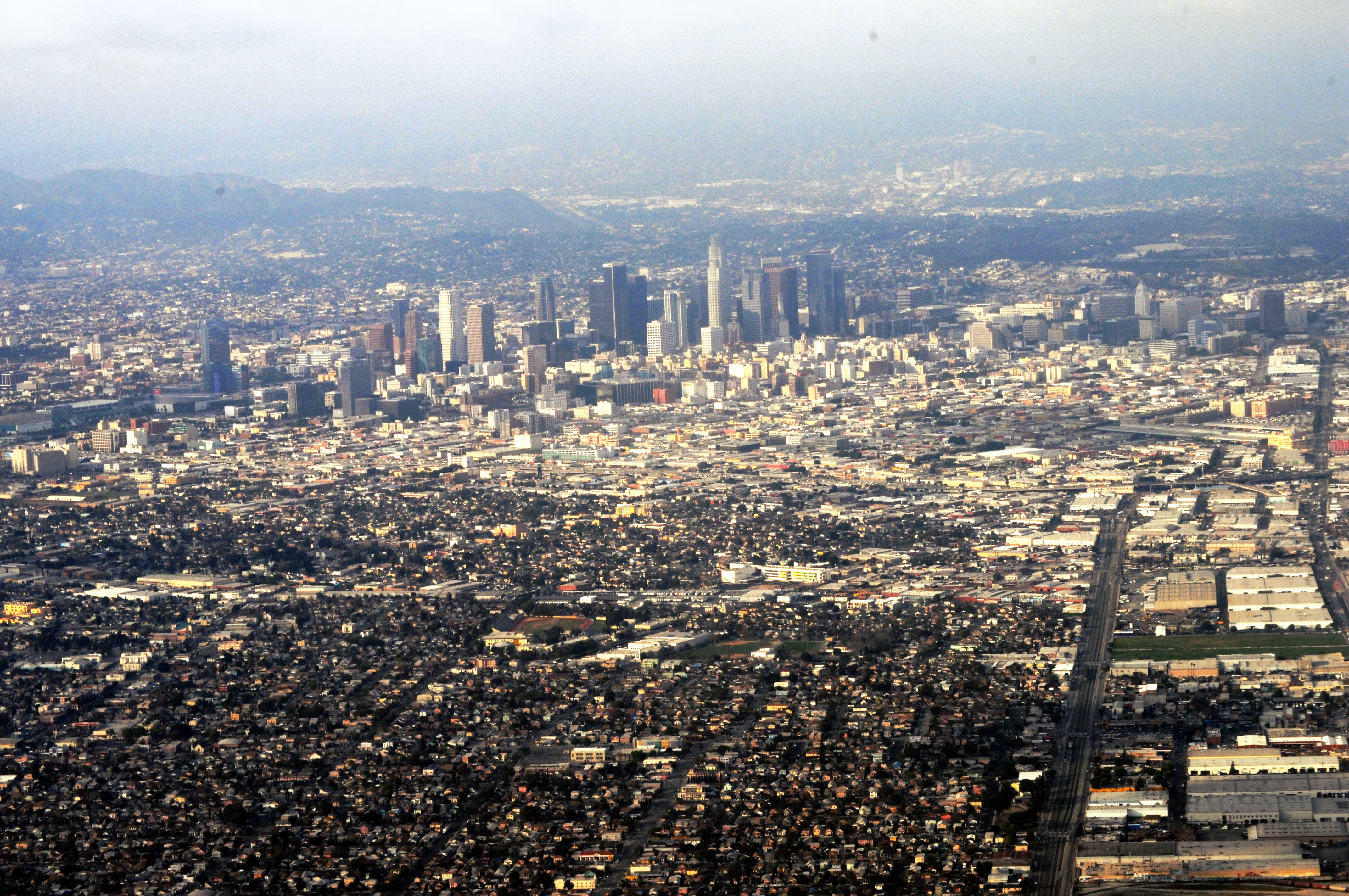 File:Aerial photo of Los Angeles, California 01.jpg - Wikimedia Commons