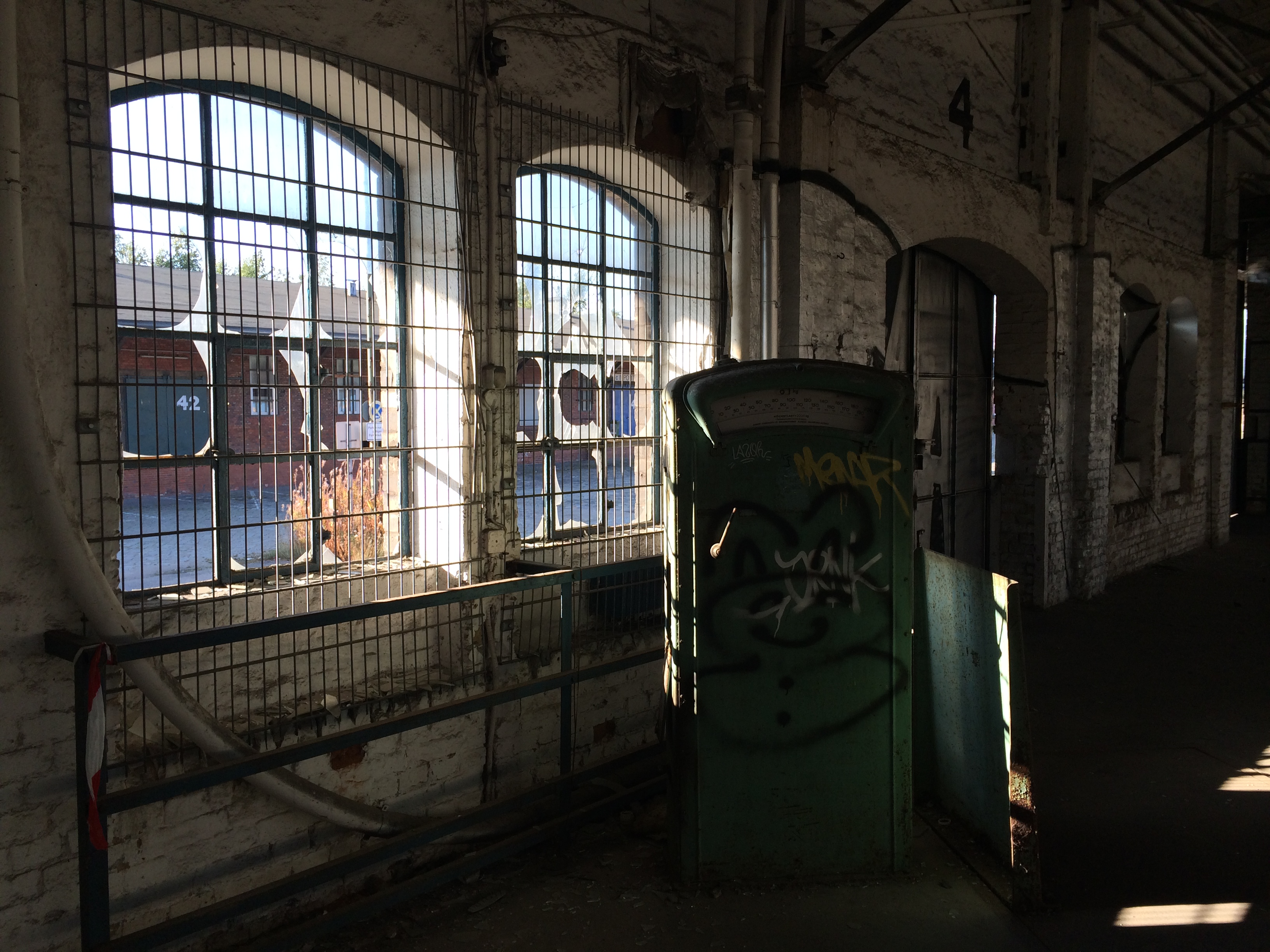 Lost Places: Ein alter Güterbahnhof, in dem schon länger kein Zug ...