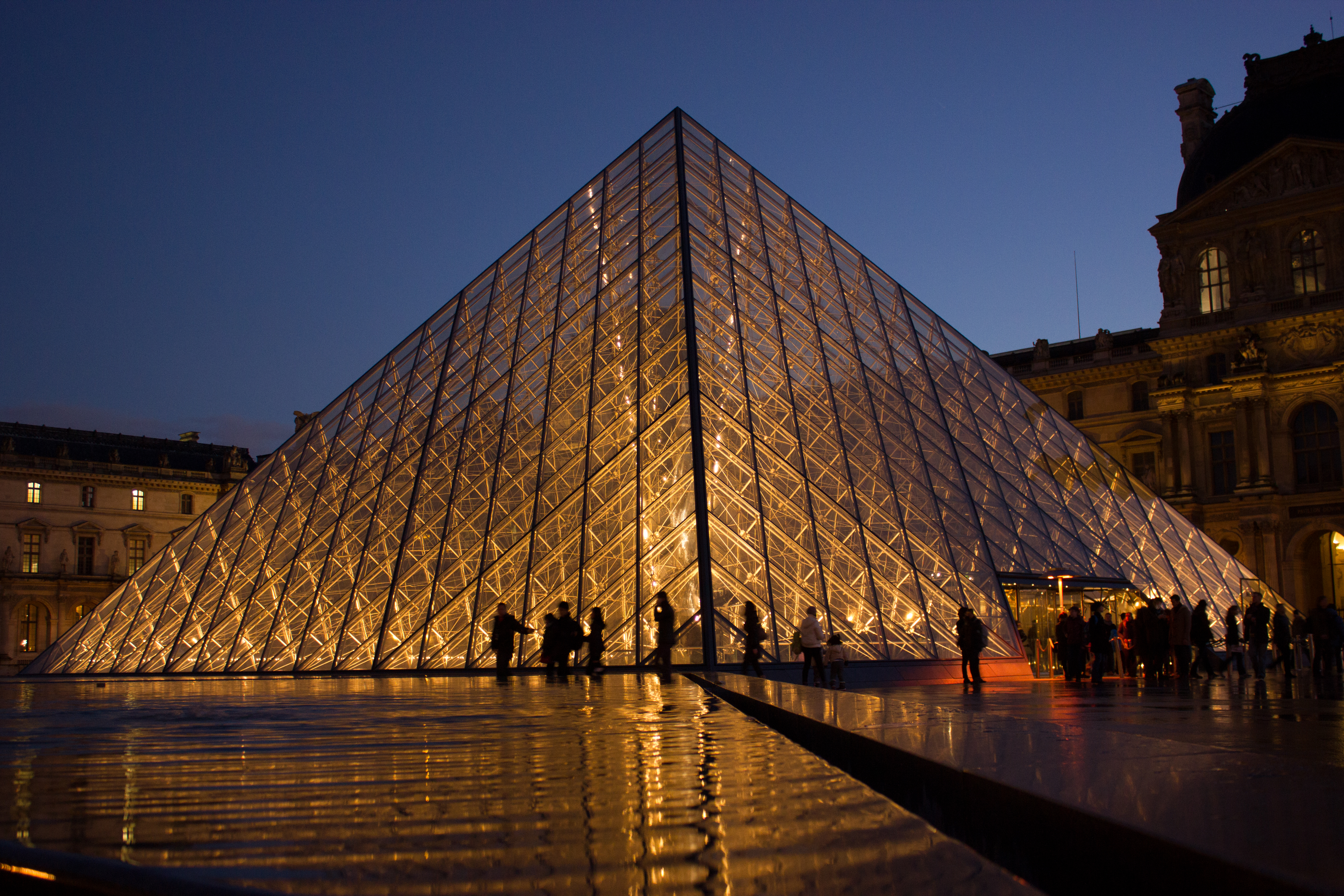Louvre photo
