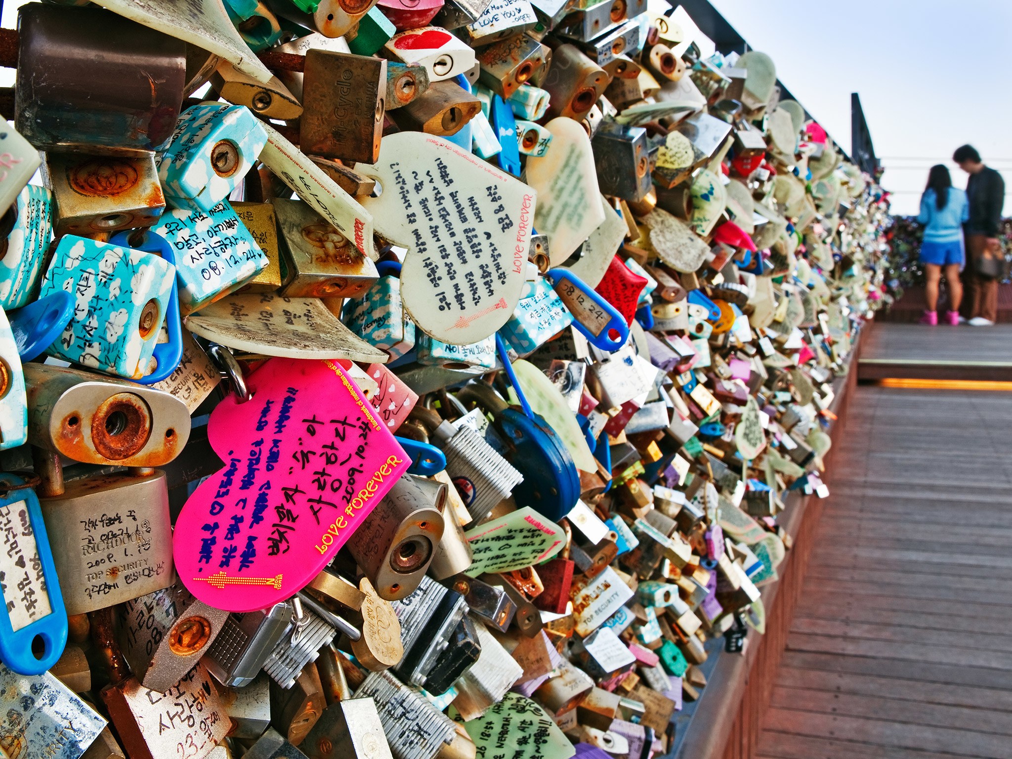 Love Locks Live On Beyond Paris's Pont des Arts - Condé Nast Traveler