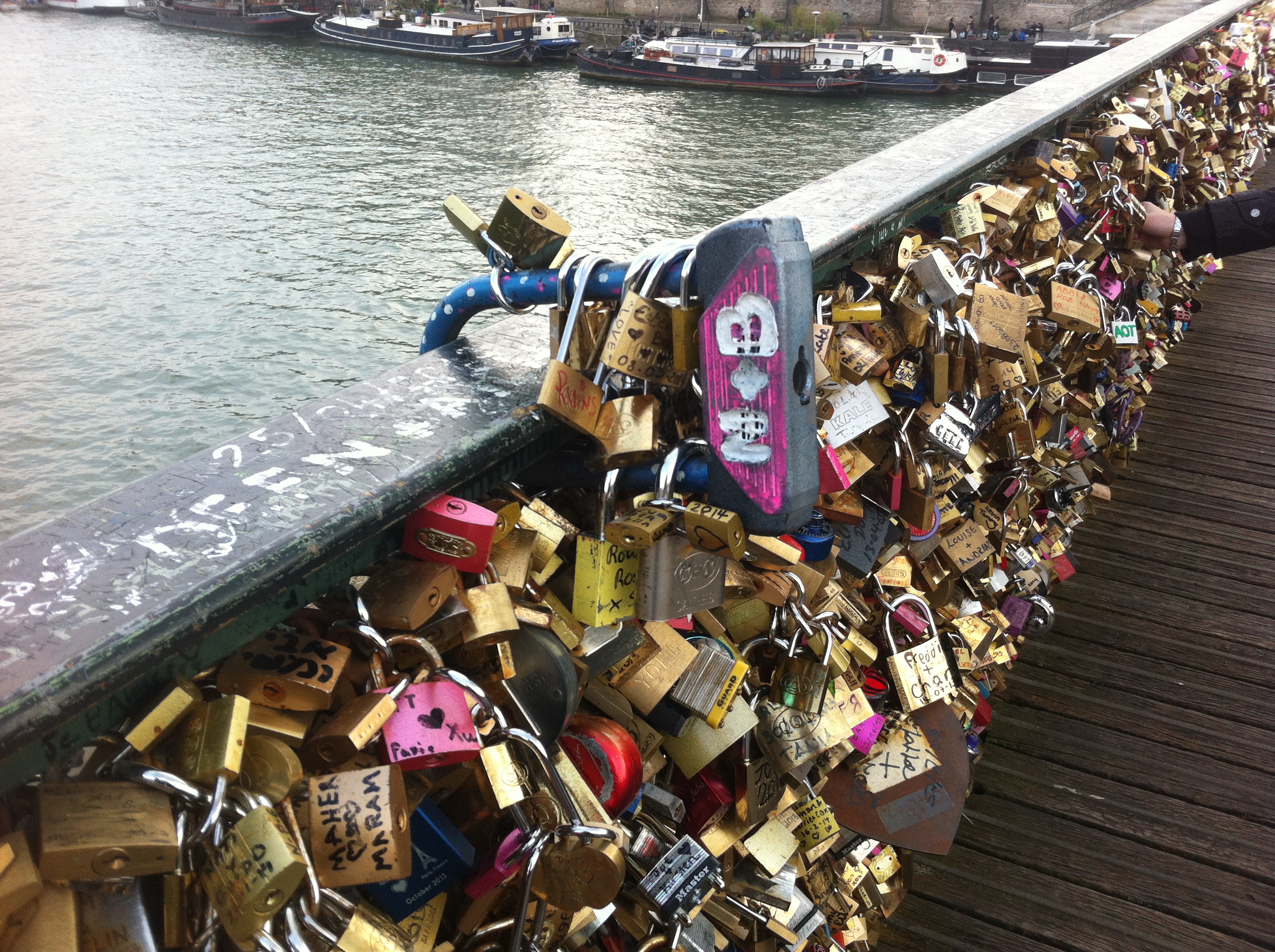 Parisians seek split from love locks | CNN Travel