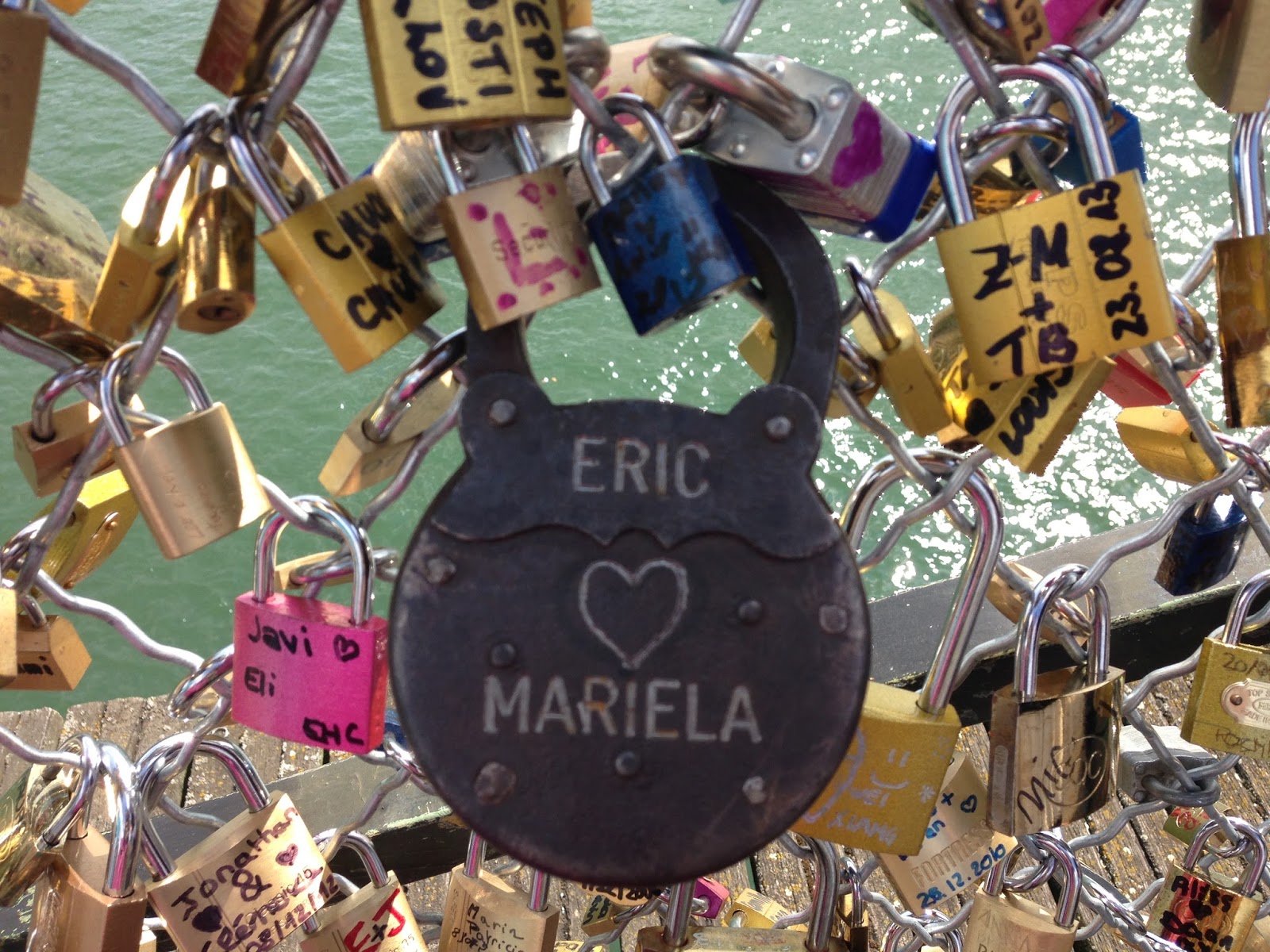 the closet travel blogger: Love Lock Bridge, Paris