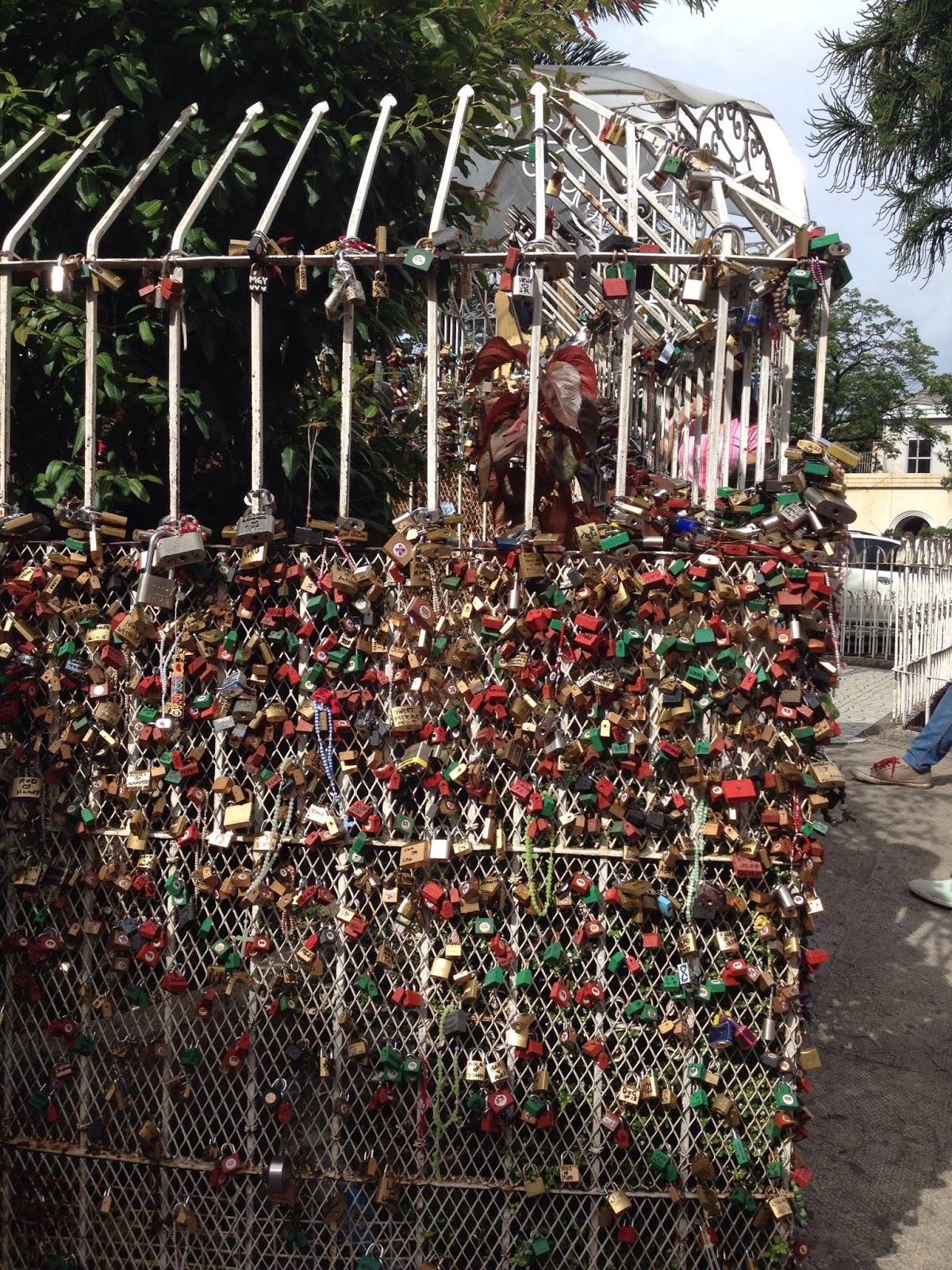 Love Locks in Baclaran Church - Sassy Probinsyana