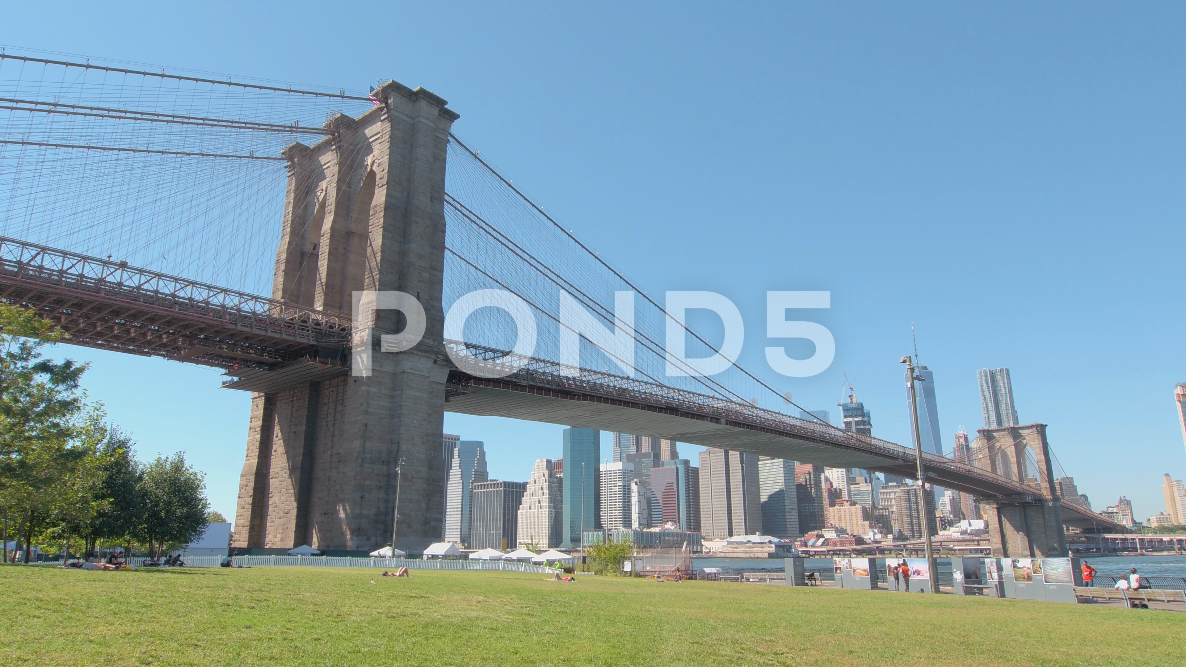Video: LOW ANGLE VIEW: Brooklyn Bridge and Lower Manhattan downtown ...
