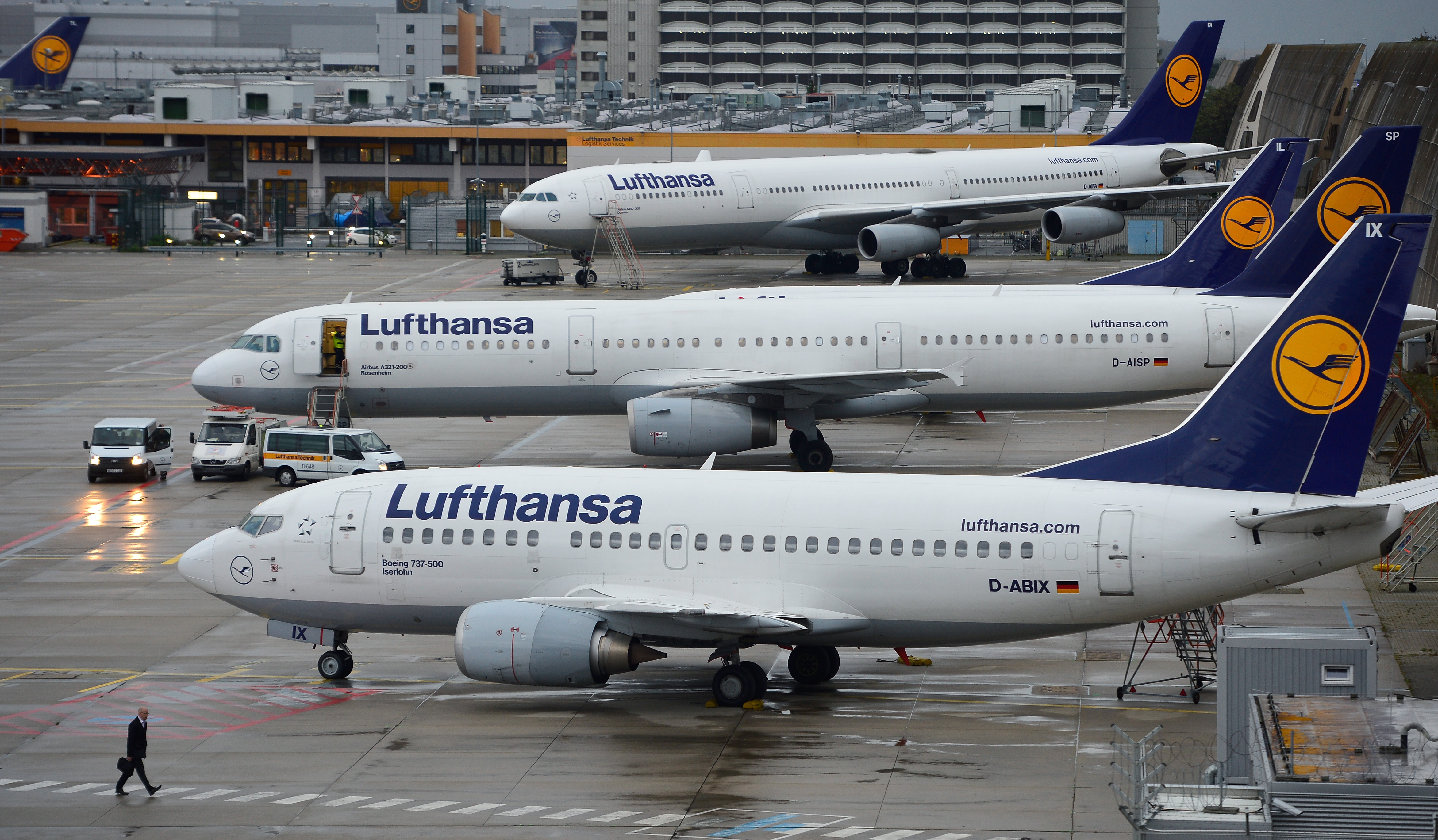Lufthansa Suspends Caracas Flights as Venezuelan Economy Struggles ...