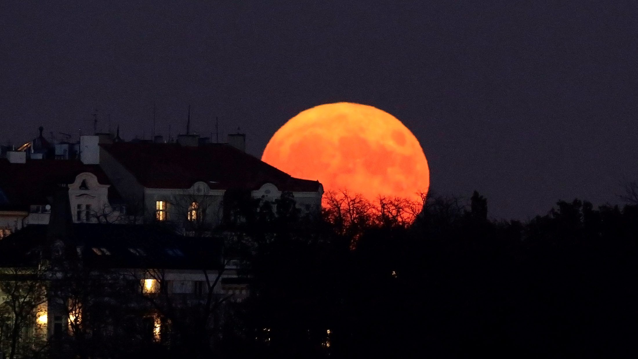 A supermoon, blue moon, and total lunar eclipse coincide in the ...