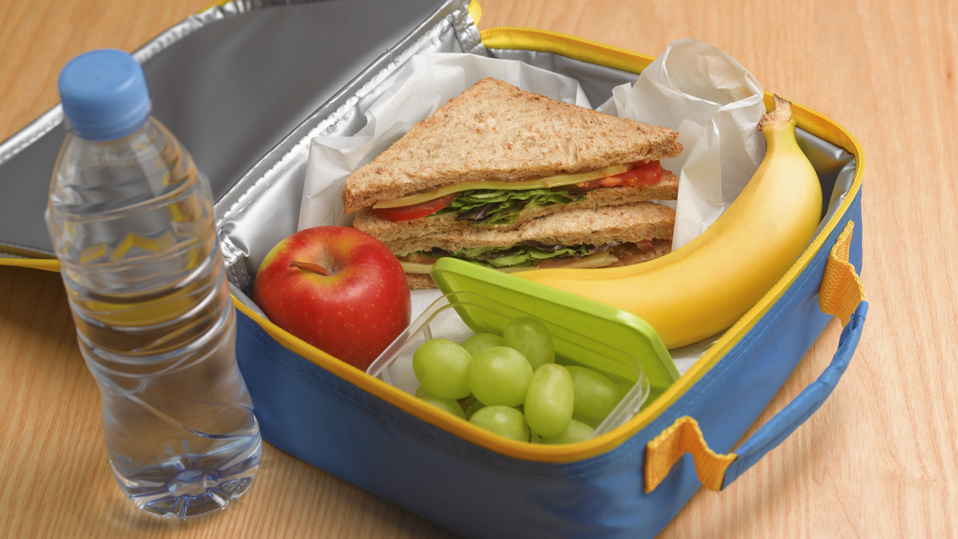 How to clean lunch boxes, thermoses and coffee mugs