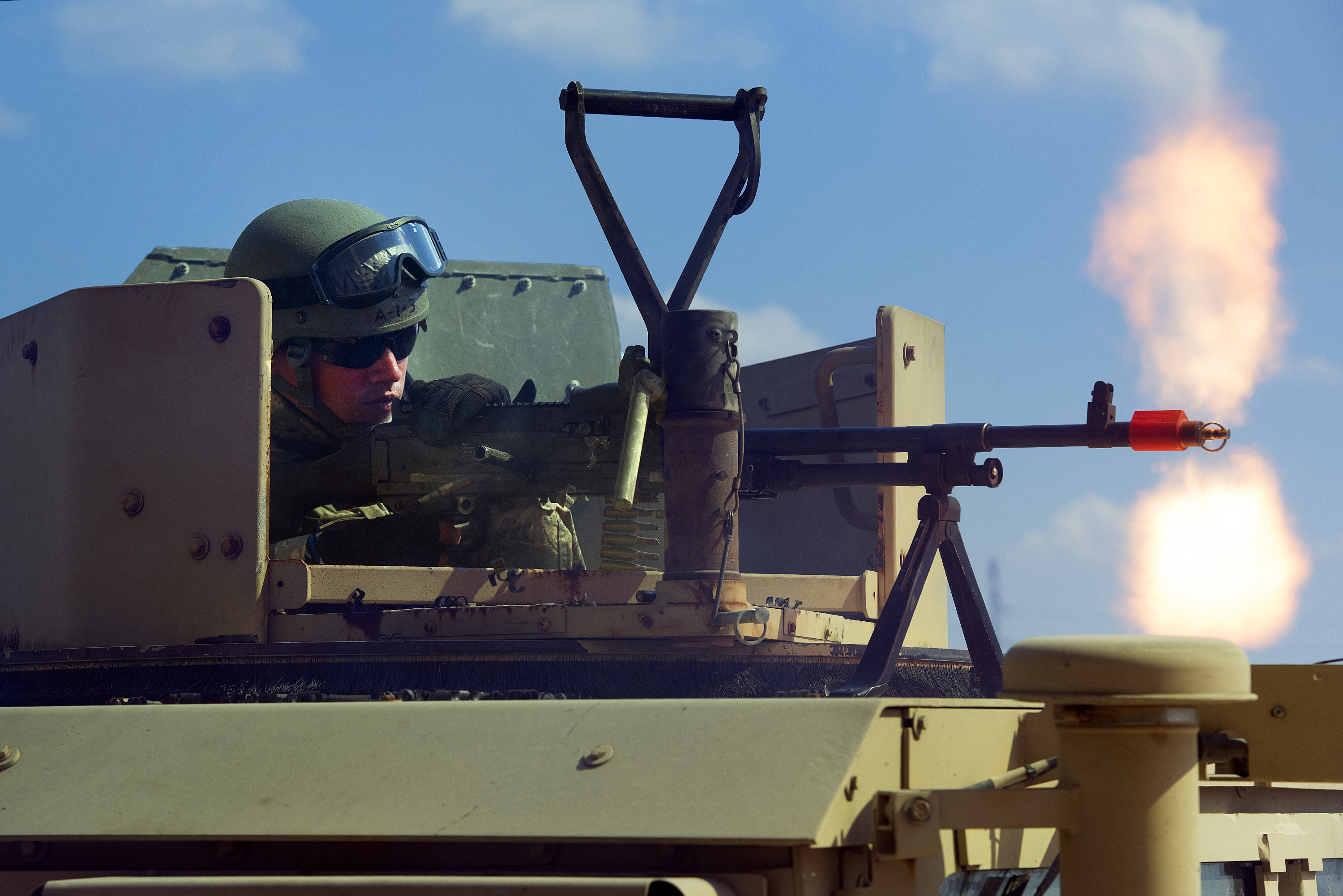 M240 light machine gun photo