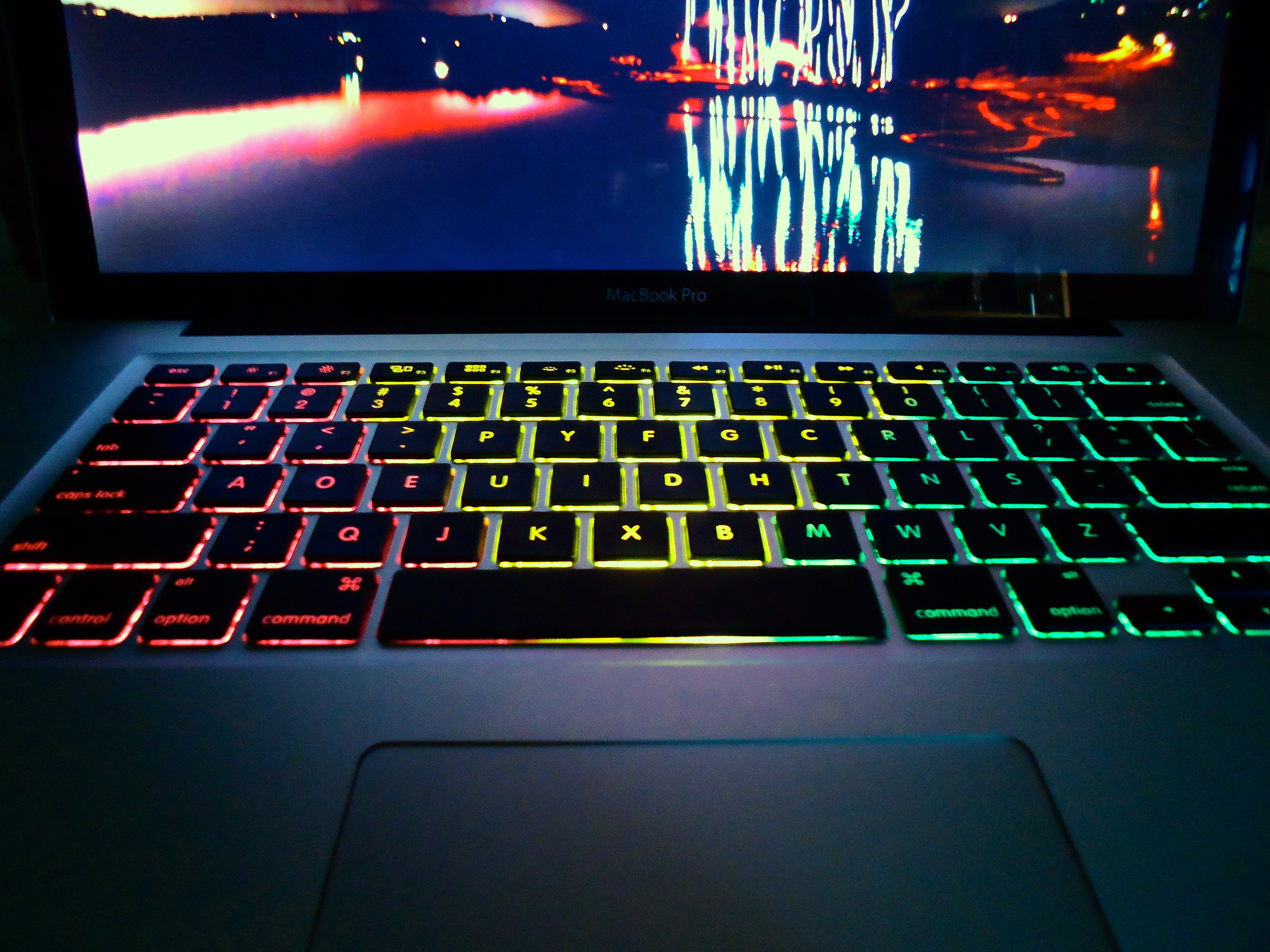 Подсветка клавиатуры ноутбука. MACBOOK Pro 2022 Night Backlight Keyboard. MACBOOK Pro 2021 Night Backlight Keyboard. Backlit Keyboard MACBOOK. Клавиатуры Mac свет.