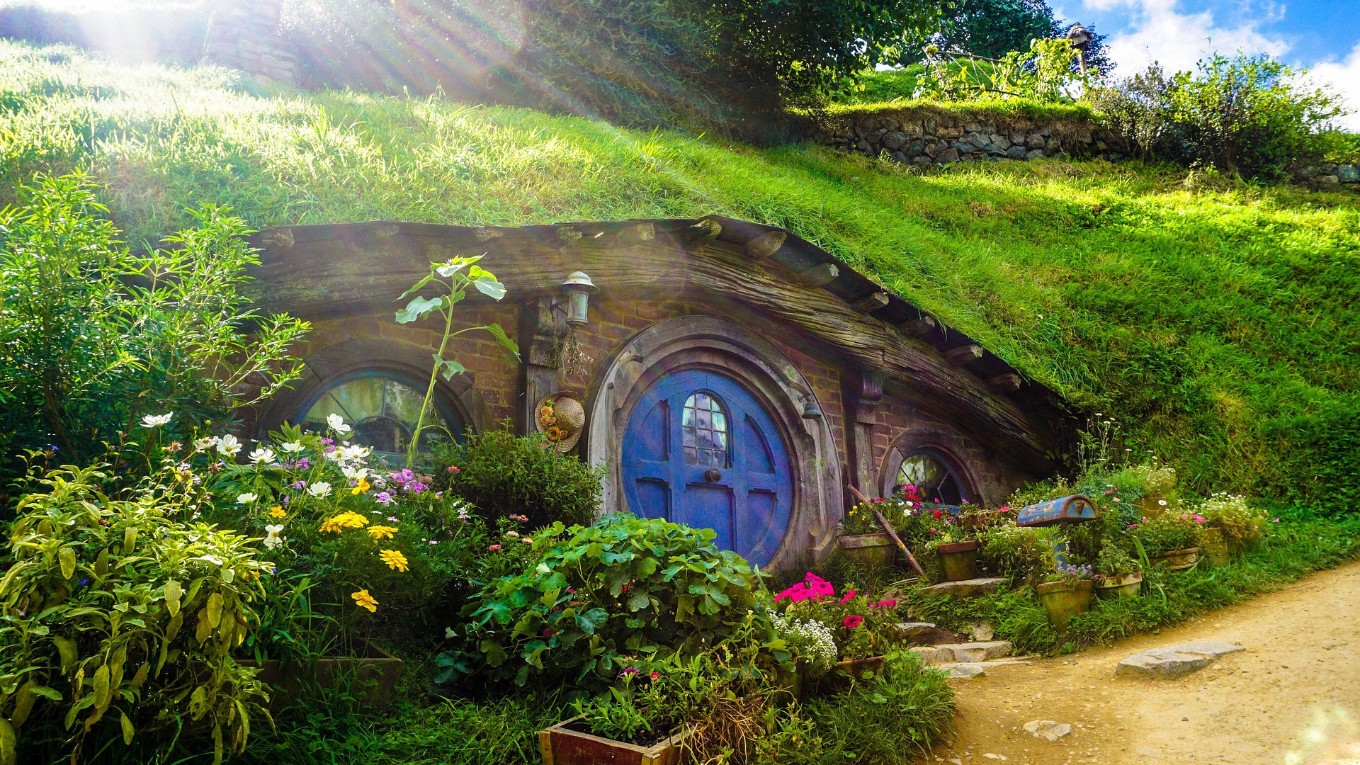 Hobbiton: An Actual Magical Place in New Zealand - Travel Friendship