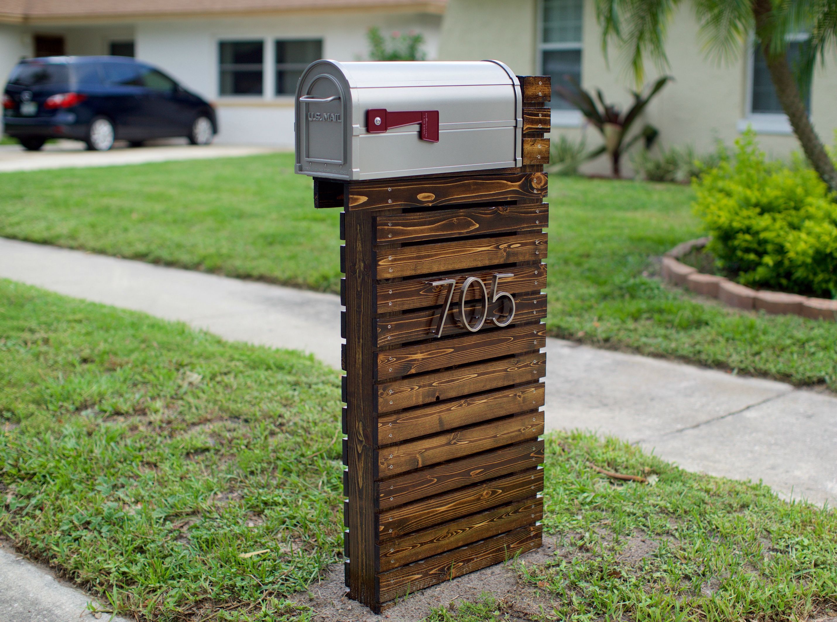 They Revamped Their Boring Mailbox Into A Traffic-Stopping Piece Of ...