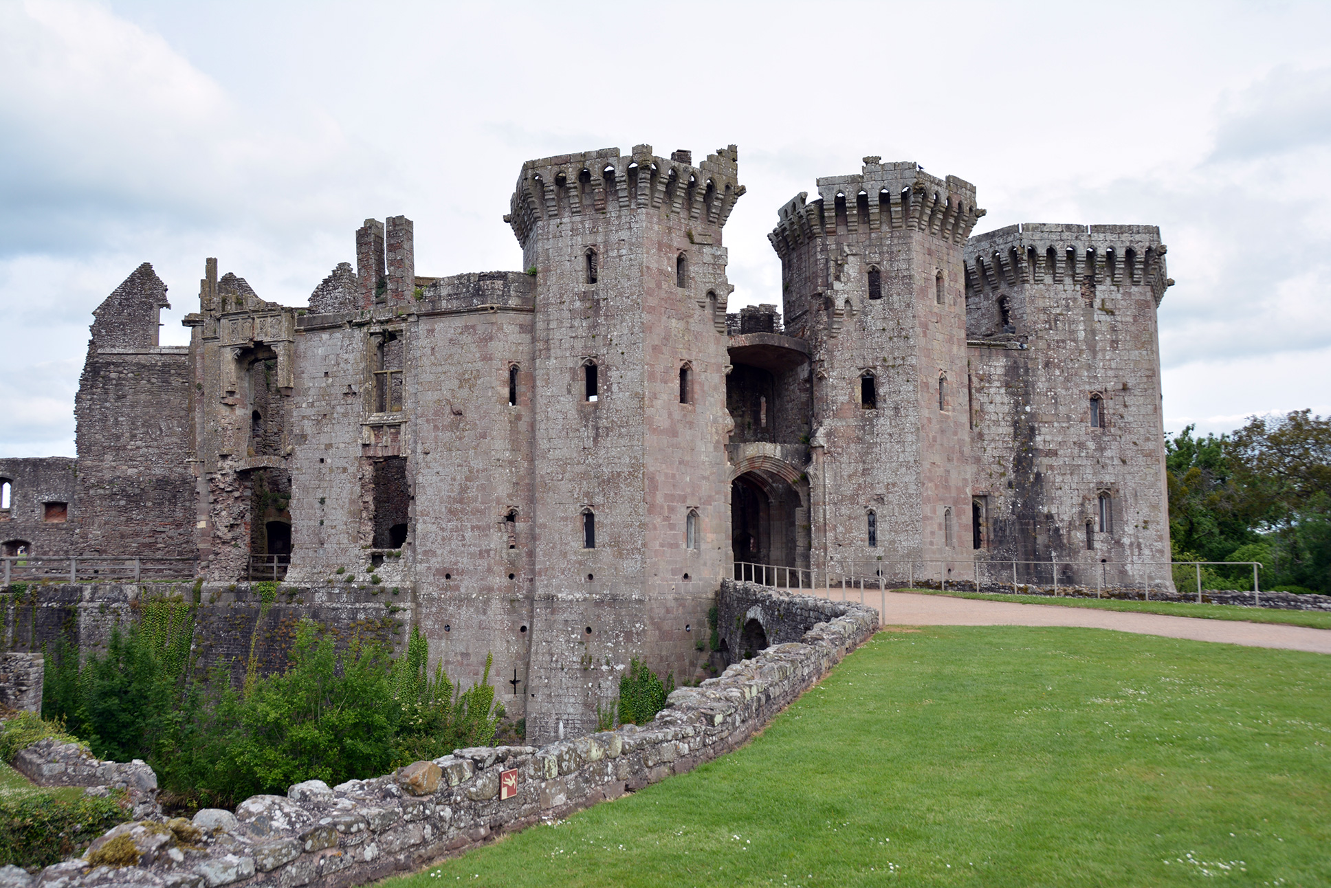 Great Castles - Profiles - Raglan Castle - Monmouthshire Wales