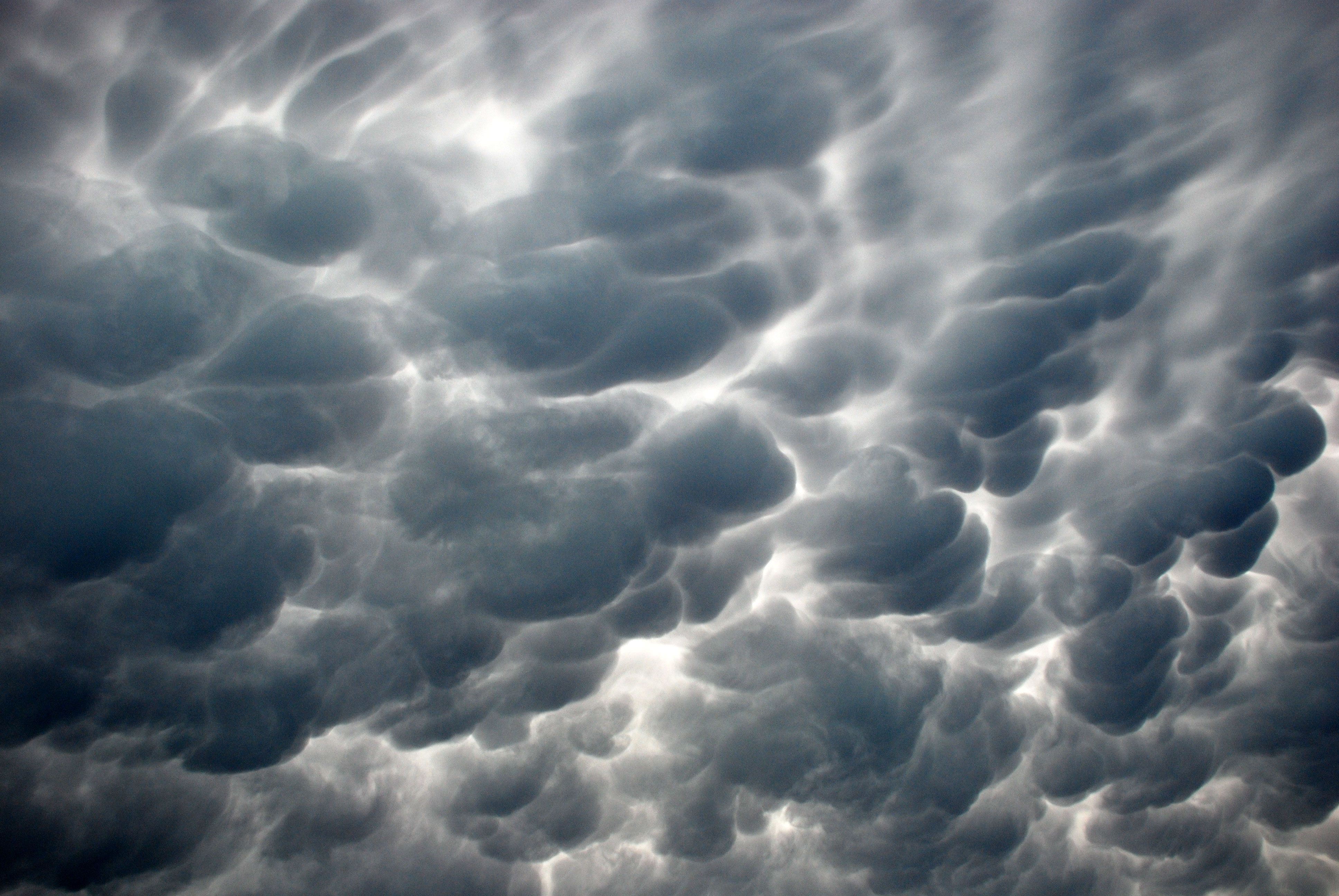 Know Your Clouds (With Photos) | Mammatus clouds and Cloud