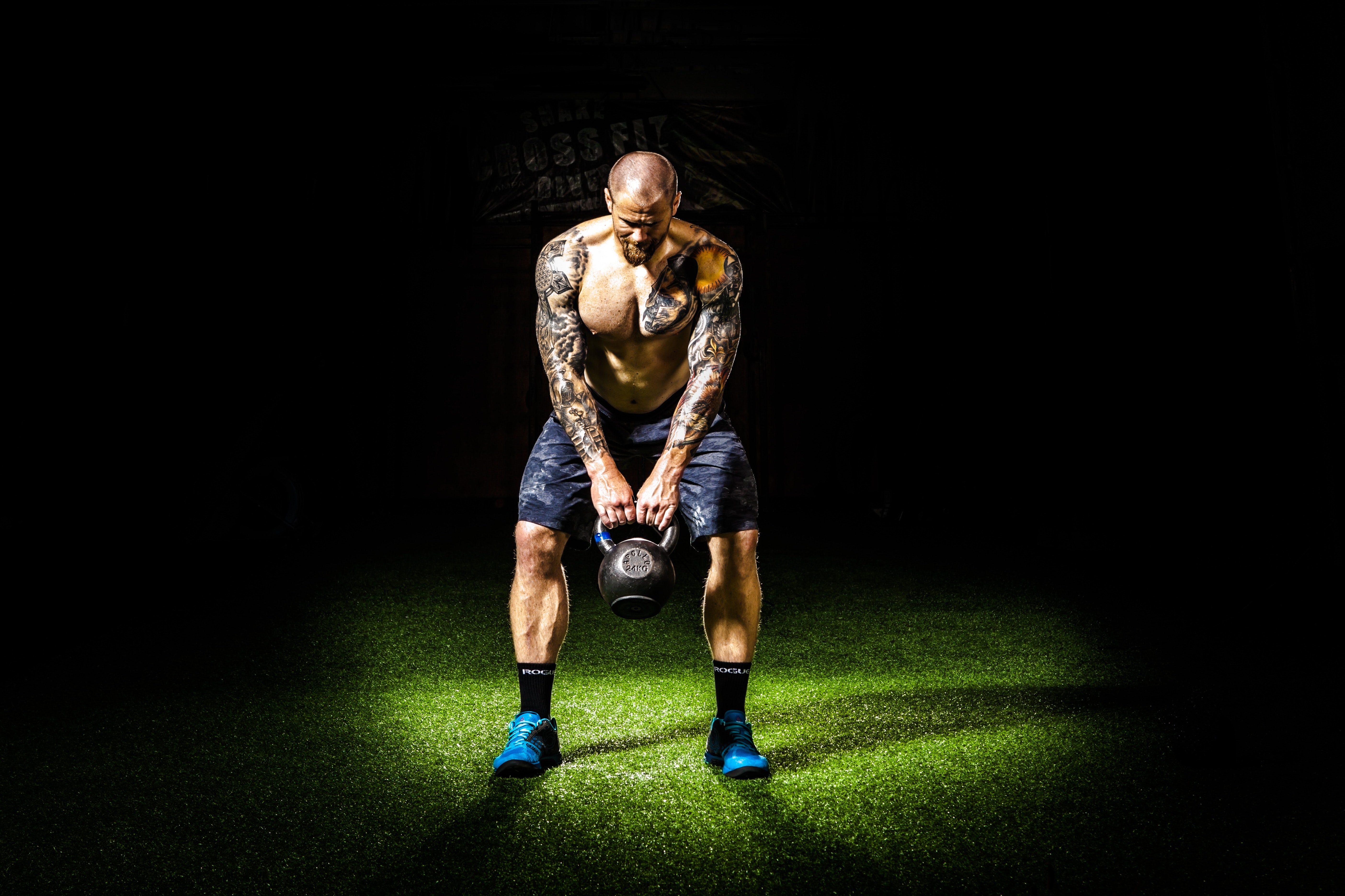Man in Blue Shorts Carrying Brown Exercise Equipments, Body, Crossfit, Dark, Effort, HQ Photo