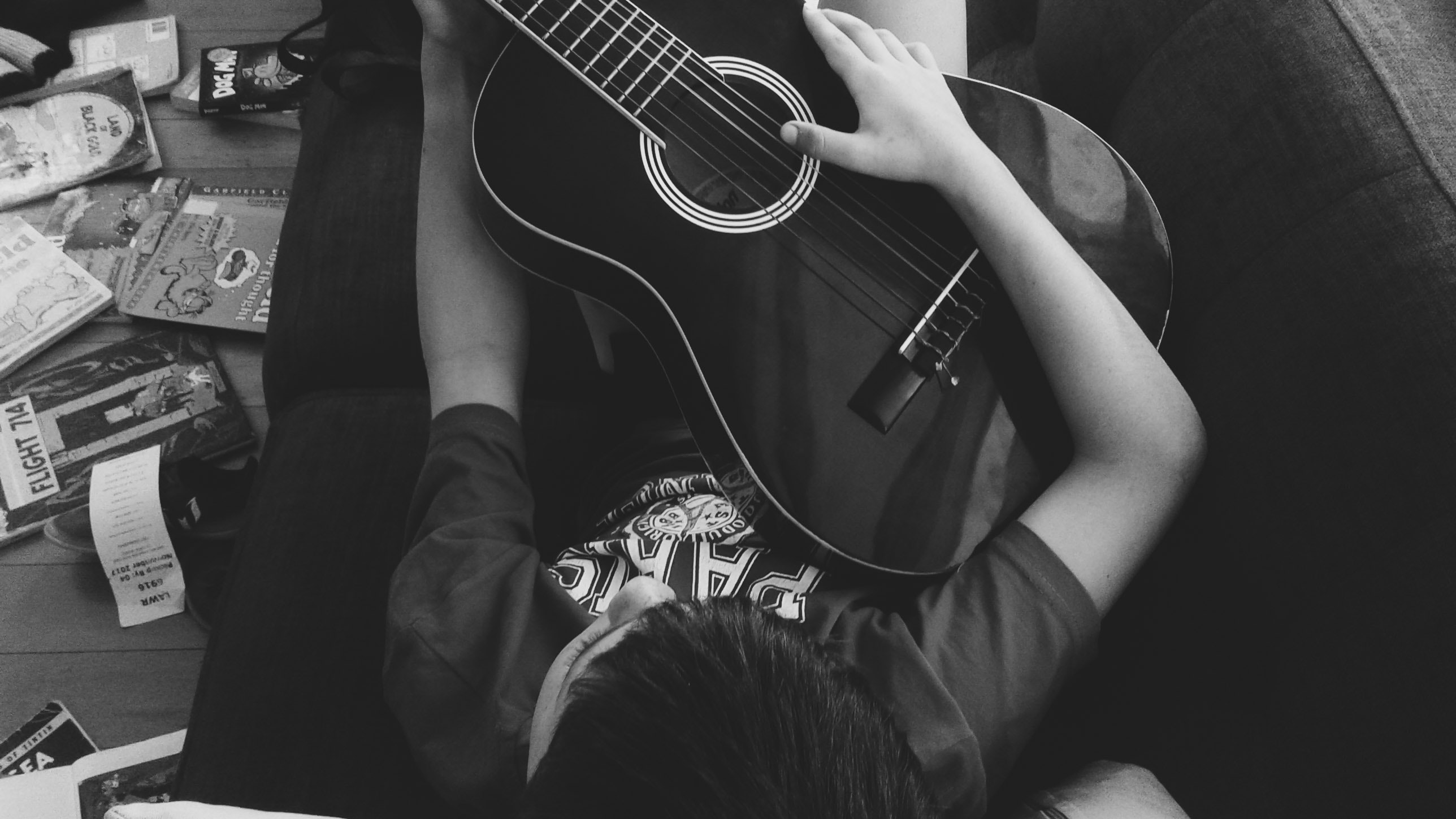 Музыка без музыканта. Парень с гитарой Эстетика. Девушка с гитарой. Гитара на аву. Гитара Эстетика.