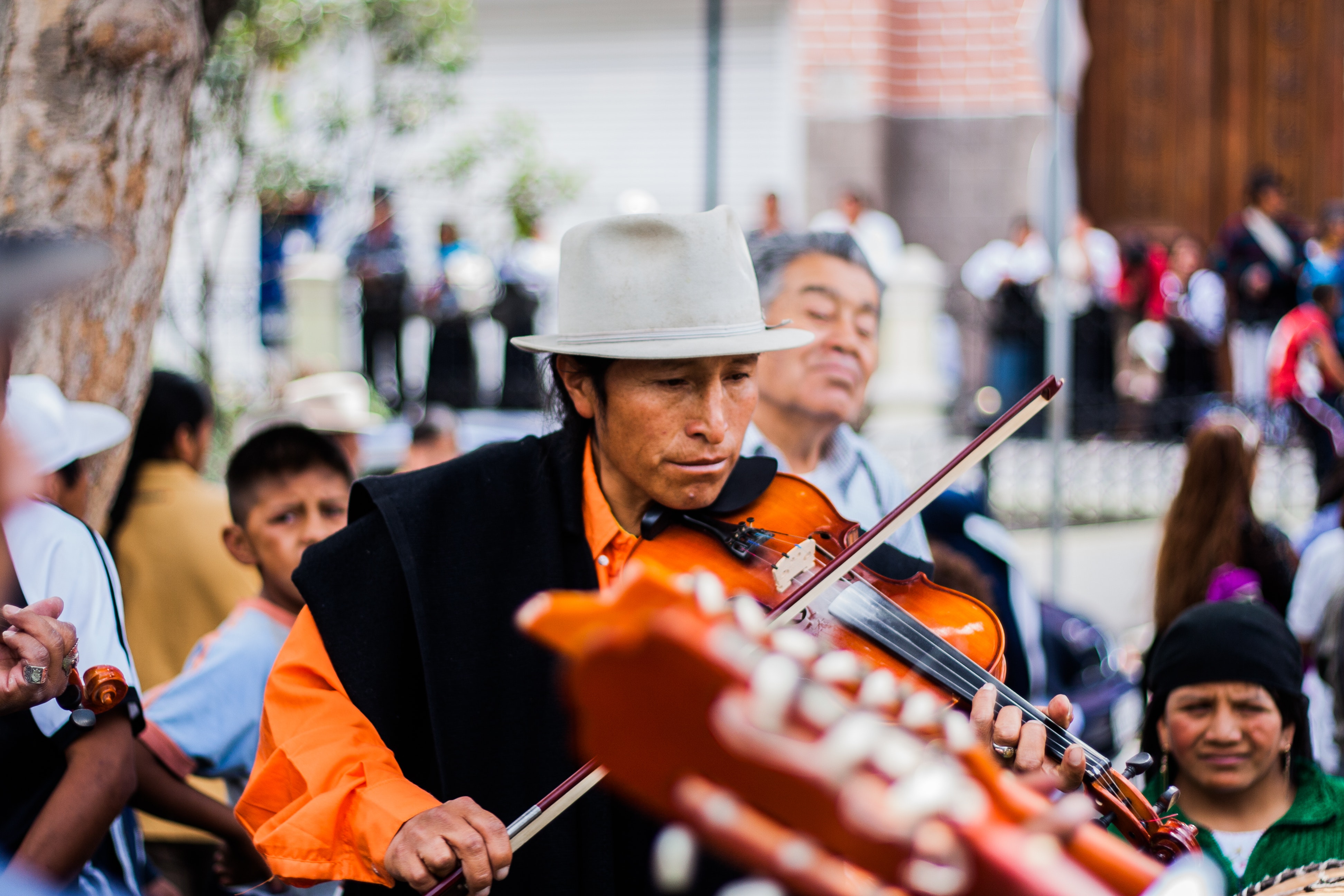 Man playing the violin on the street photo