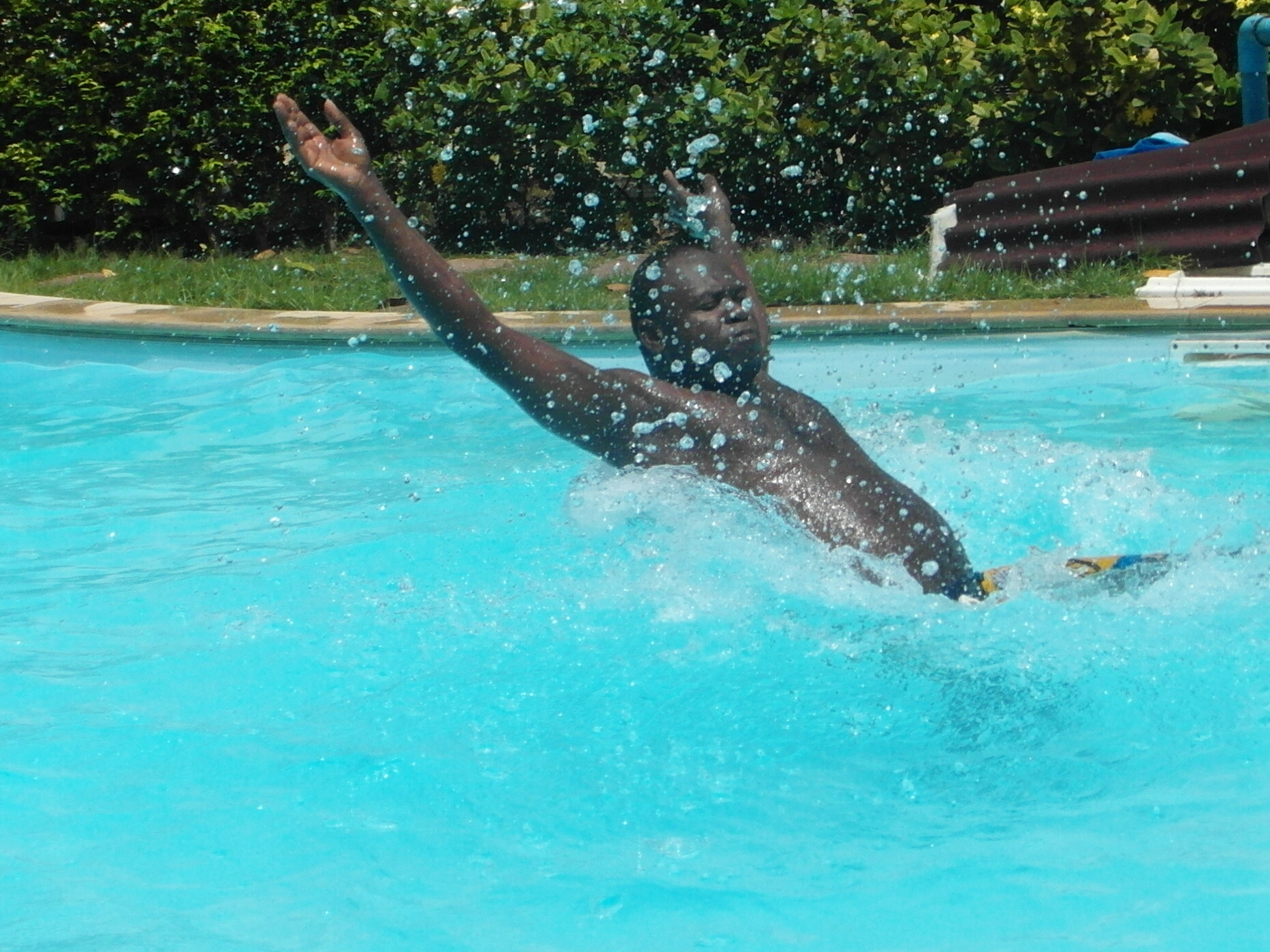 Man splashing in the swimming pool photo