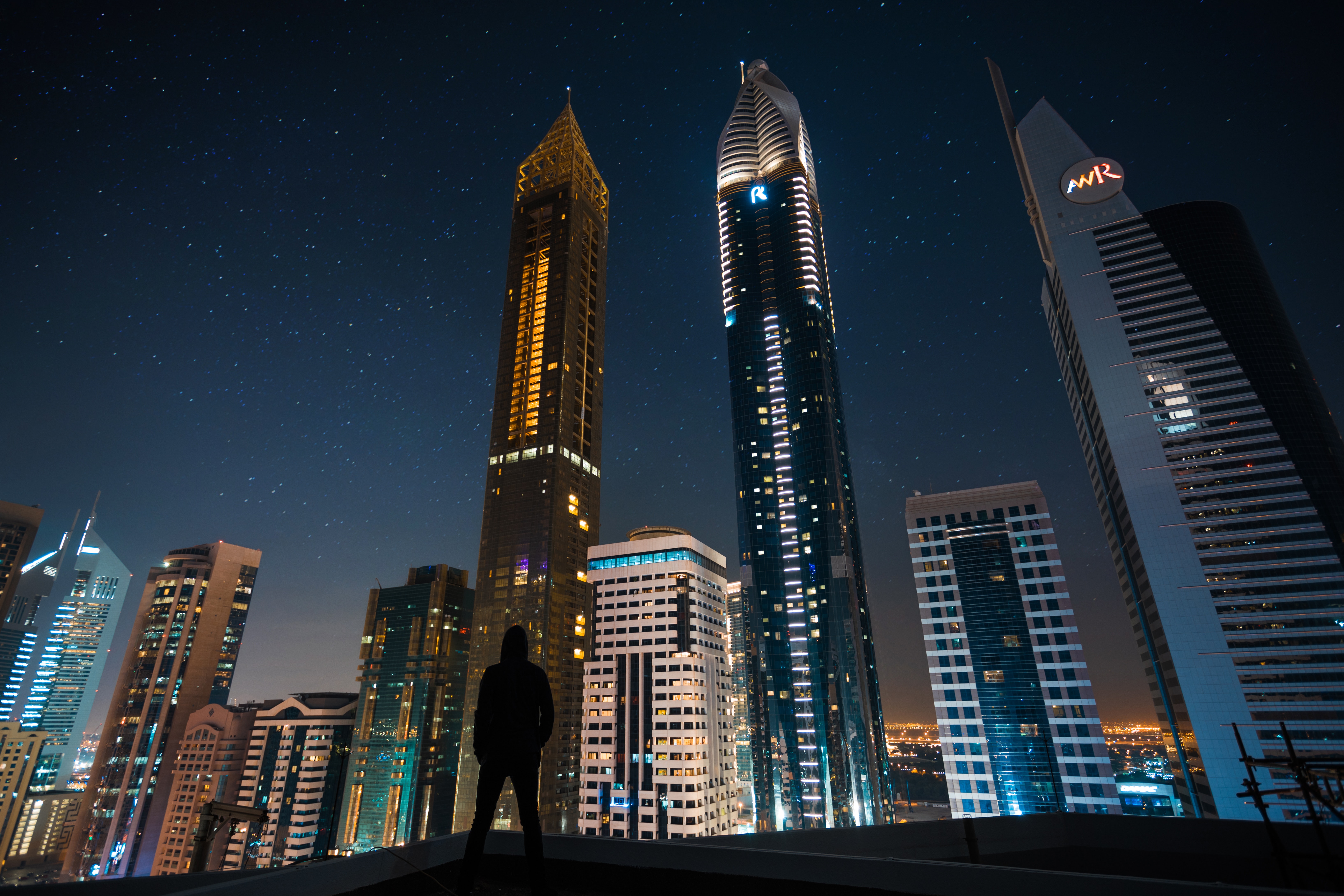 Дубай небоскребы. Дубай небоскребы Gevora. Gevora Hotel Дубай. Небоскребы Дубая ночью. Мегаполис Дубай ночной.