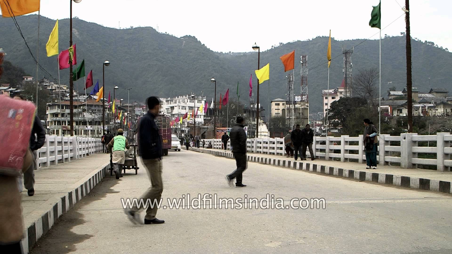Busy streets of Mandi , Himachal Pradesh - YouTube