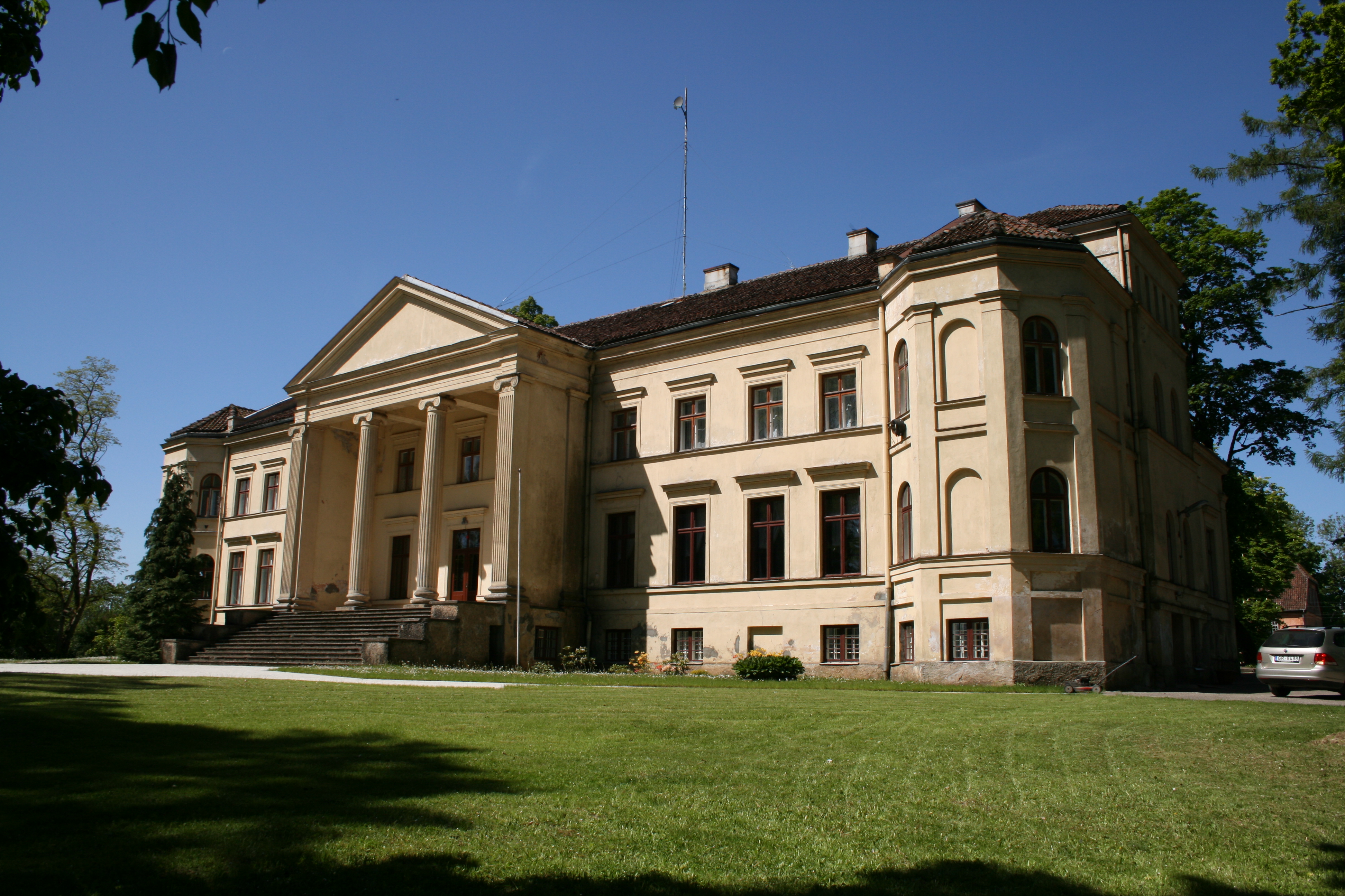 File:Ivande manor house (1).jpg - Wikimedia Commons
