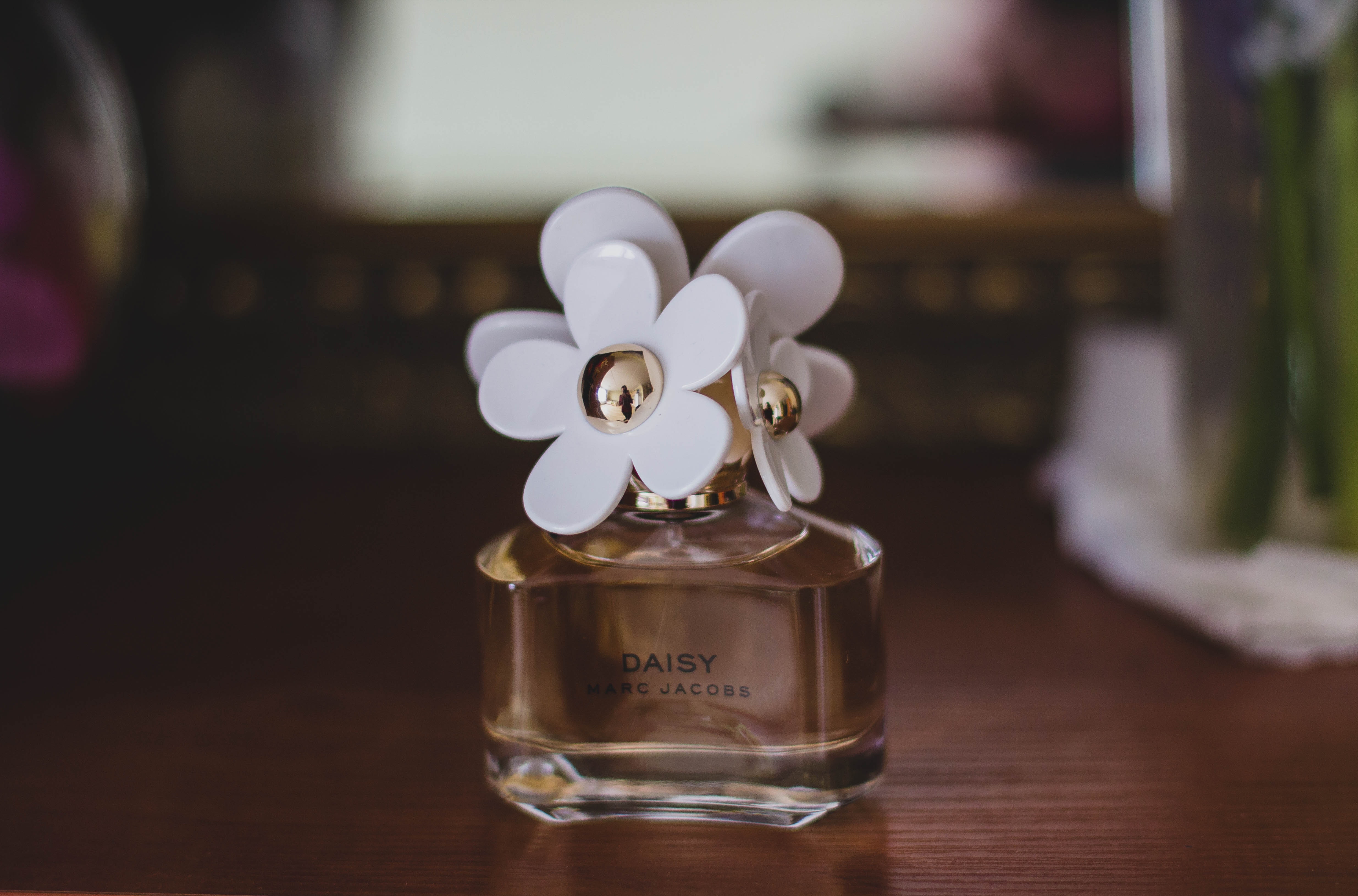 Marc Jacobs Daisy Fragrance Bottle, Blur, Blurred background, Bottle, Close-up, HQ Photo