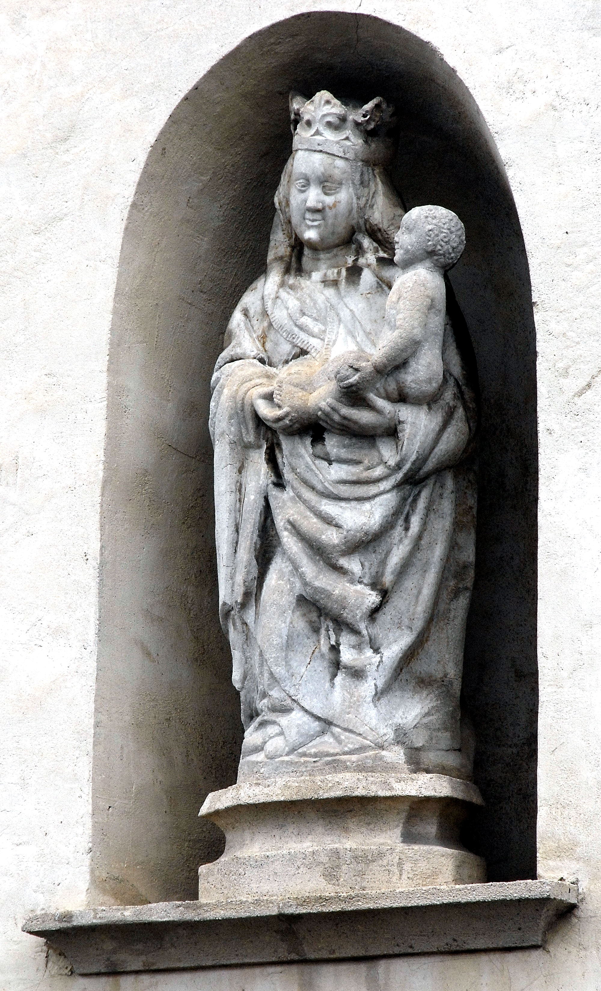 File:Maria Gail Pfarrkirche Mittelschiff Suedwand aussen Statue ...