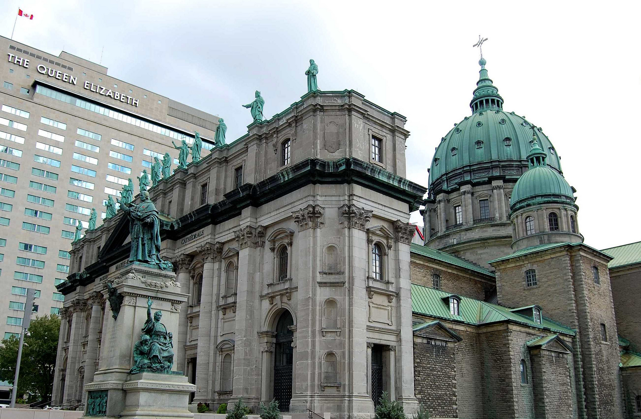 File:Cathedrale Marie Reine du Monde 01.jpg - Wikimedia Commons