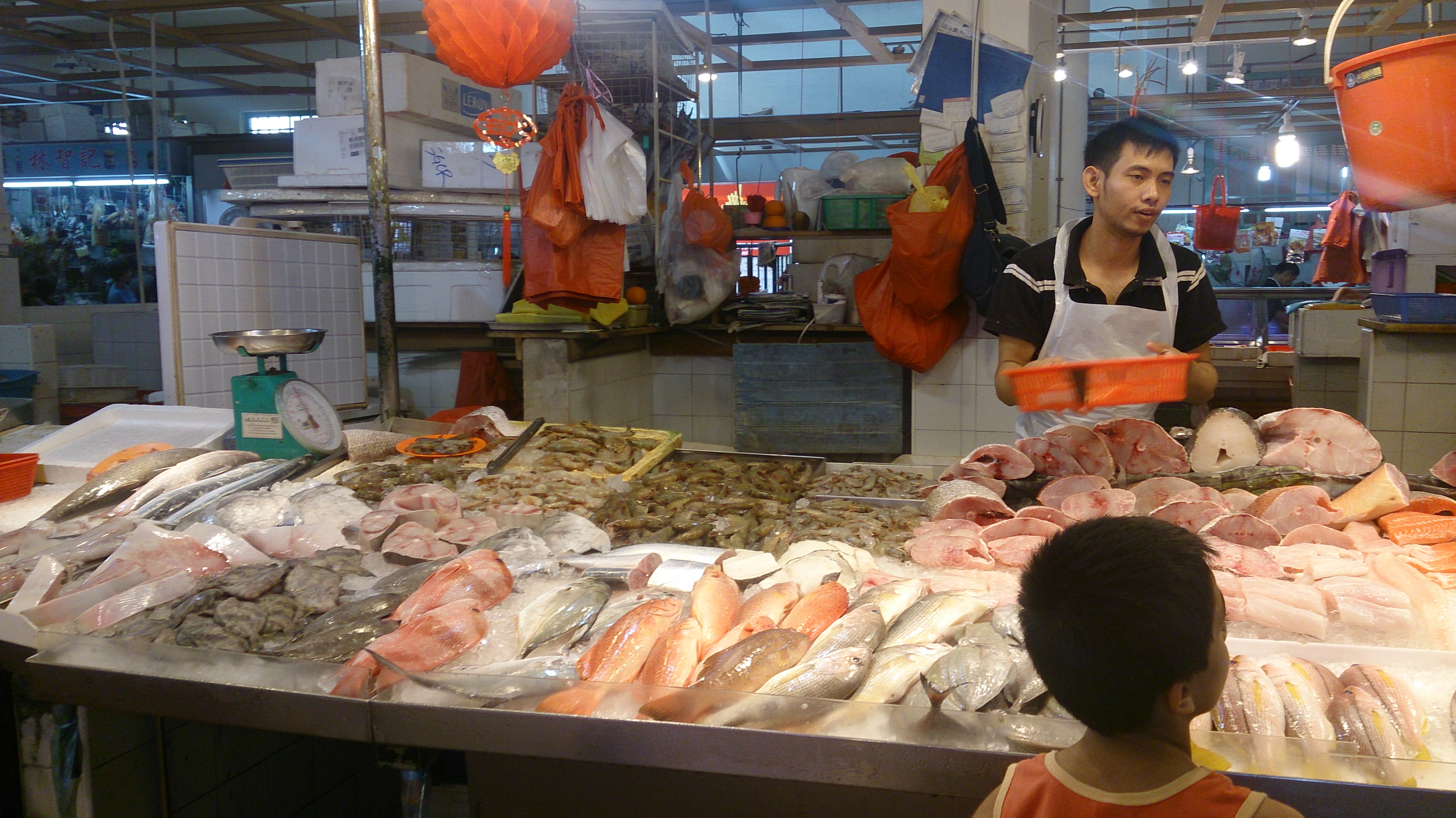 File:Fish stall at wet market, Singapore.jpg - Wikimedia Commons