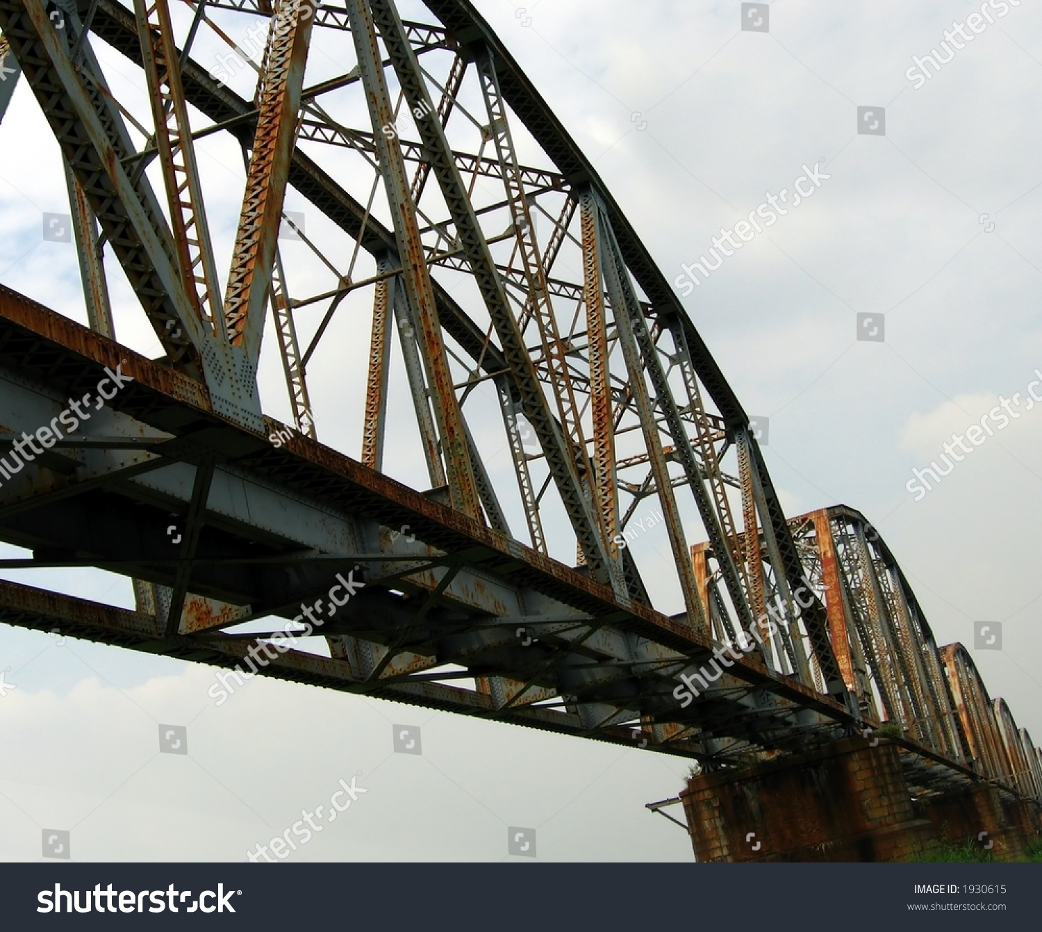 Massive Old Railway Bridge Seen Below Stock Photo 1930615 - Shutterstock